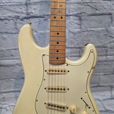 Fender  Traditional Stratocaster (1996-1998) Hybrid Electric Guitar