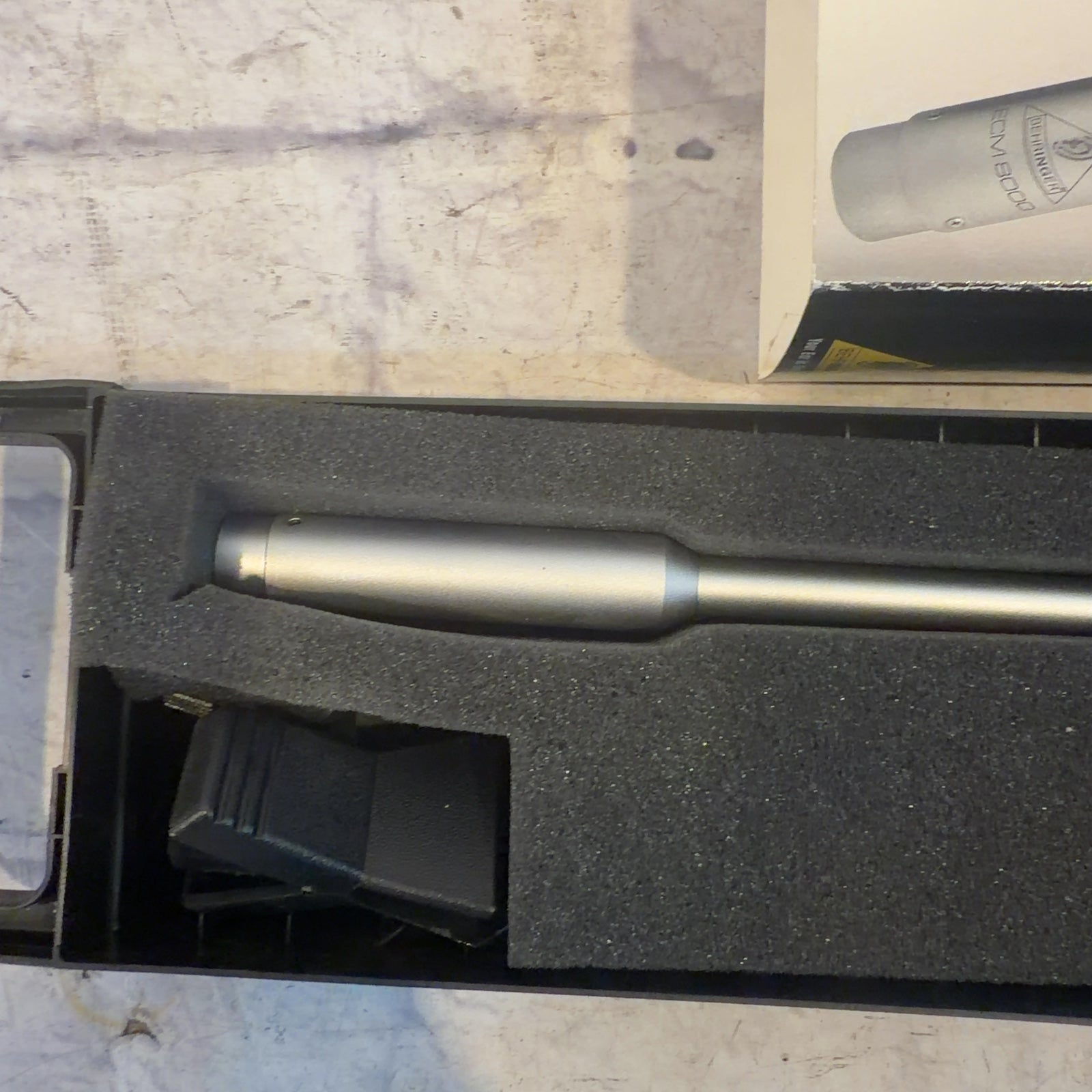 Behringer ECM8000  Omnidirectional Measurement Microphone