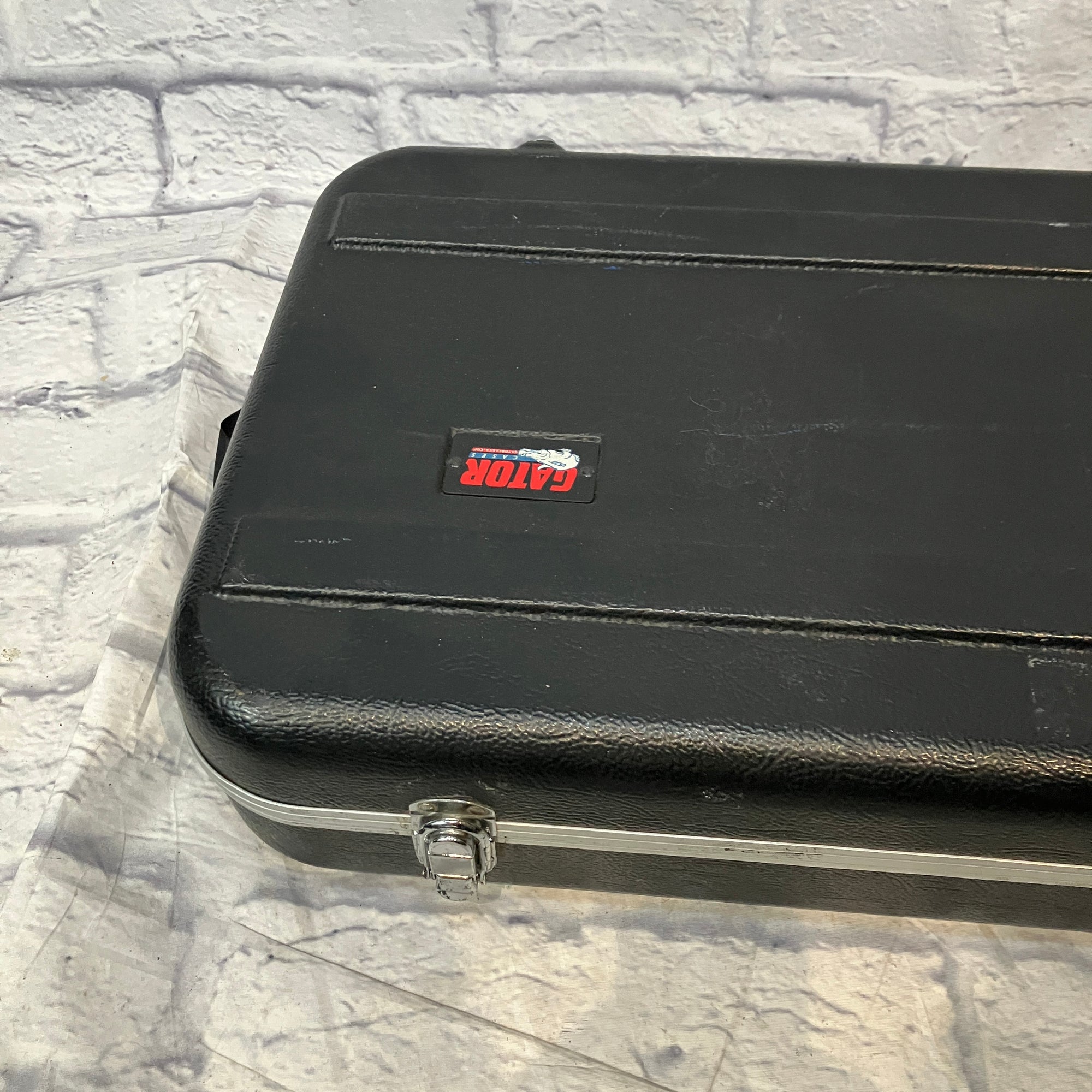 Gator Molded Electric Hard Case - Cracked