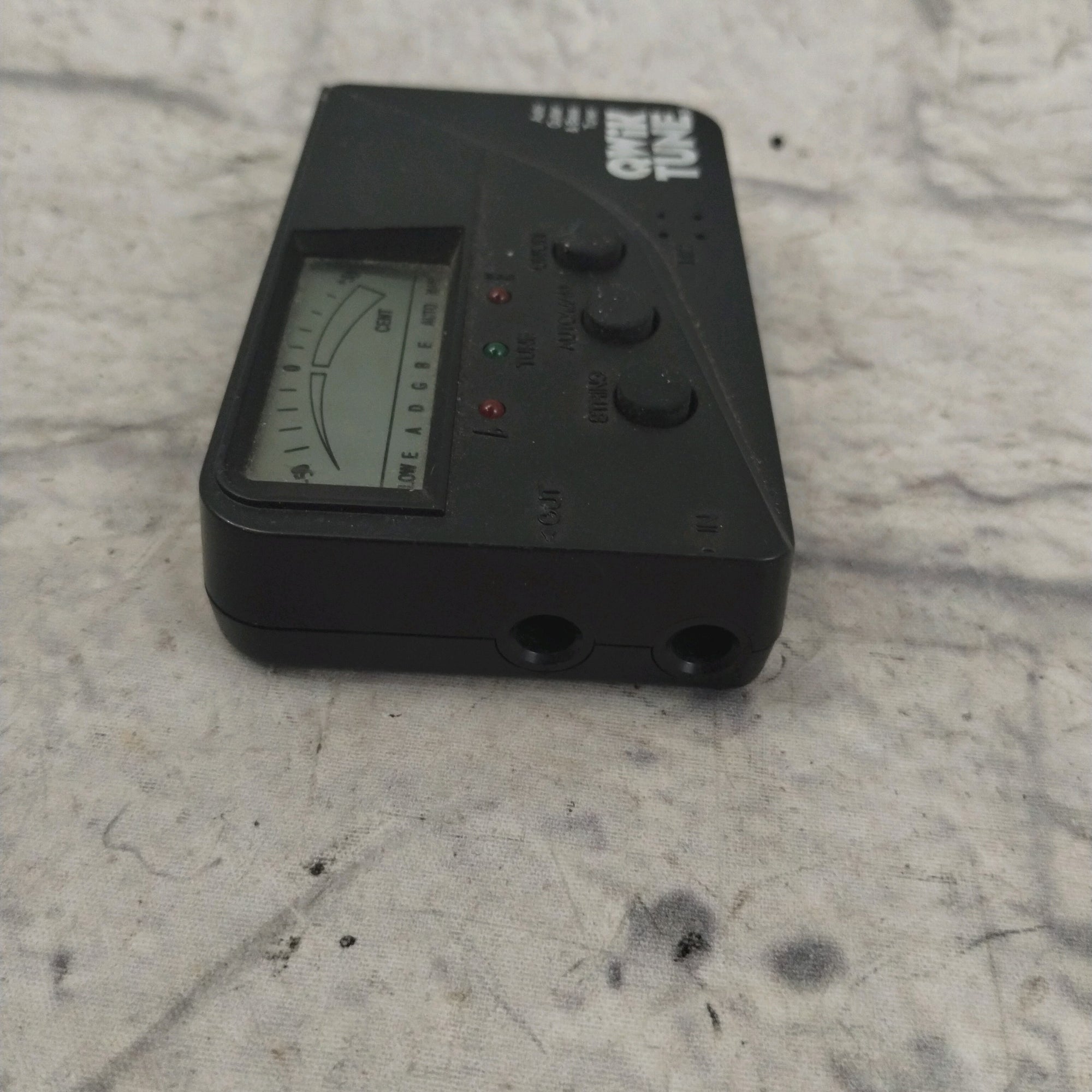 Quik Tune Guitar and Bass Tuner