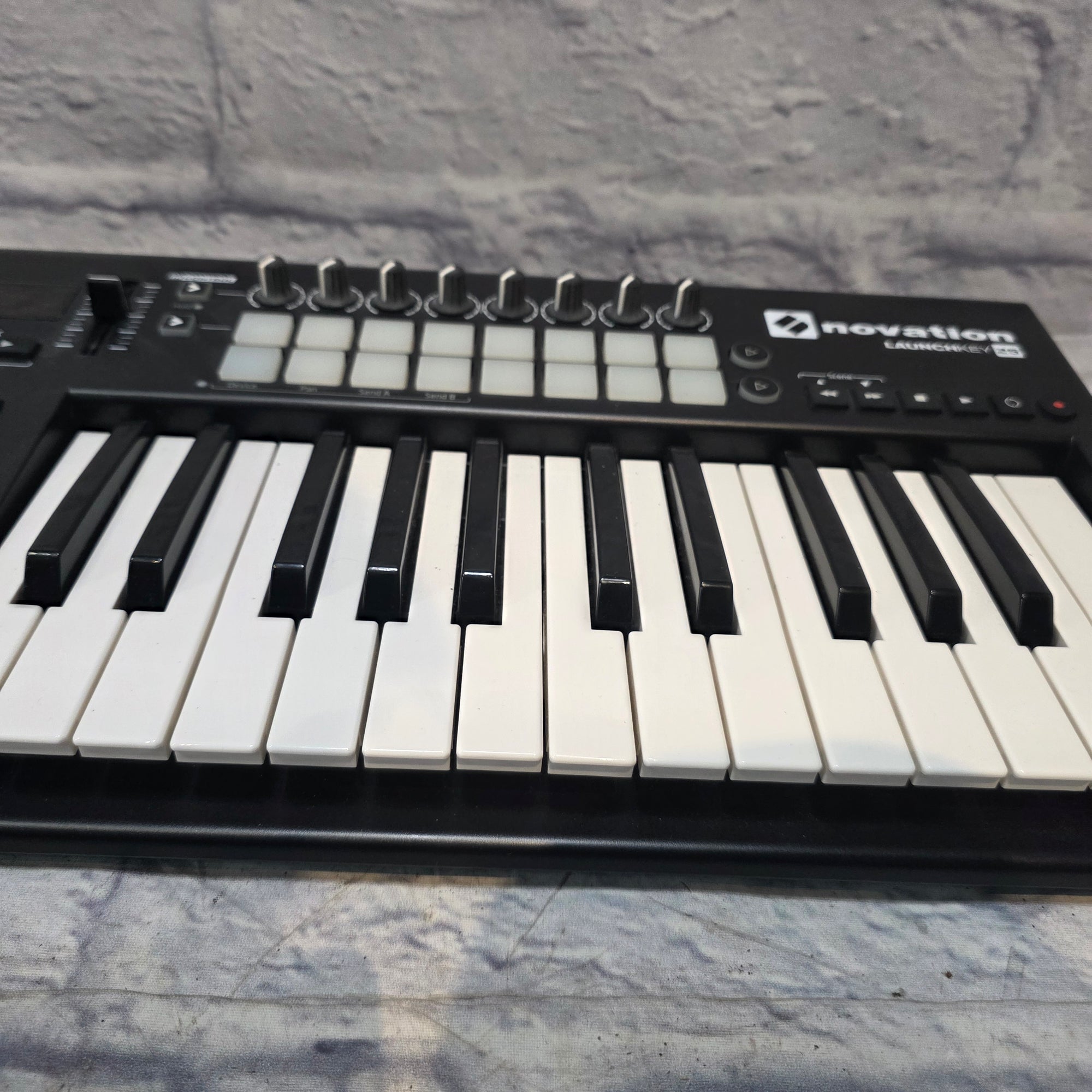 Novation Launchkey 25 Controller
