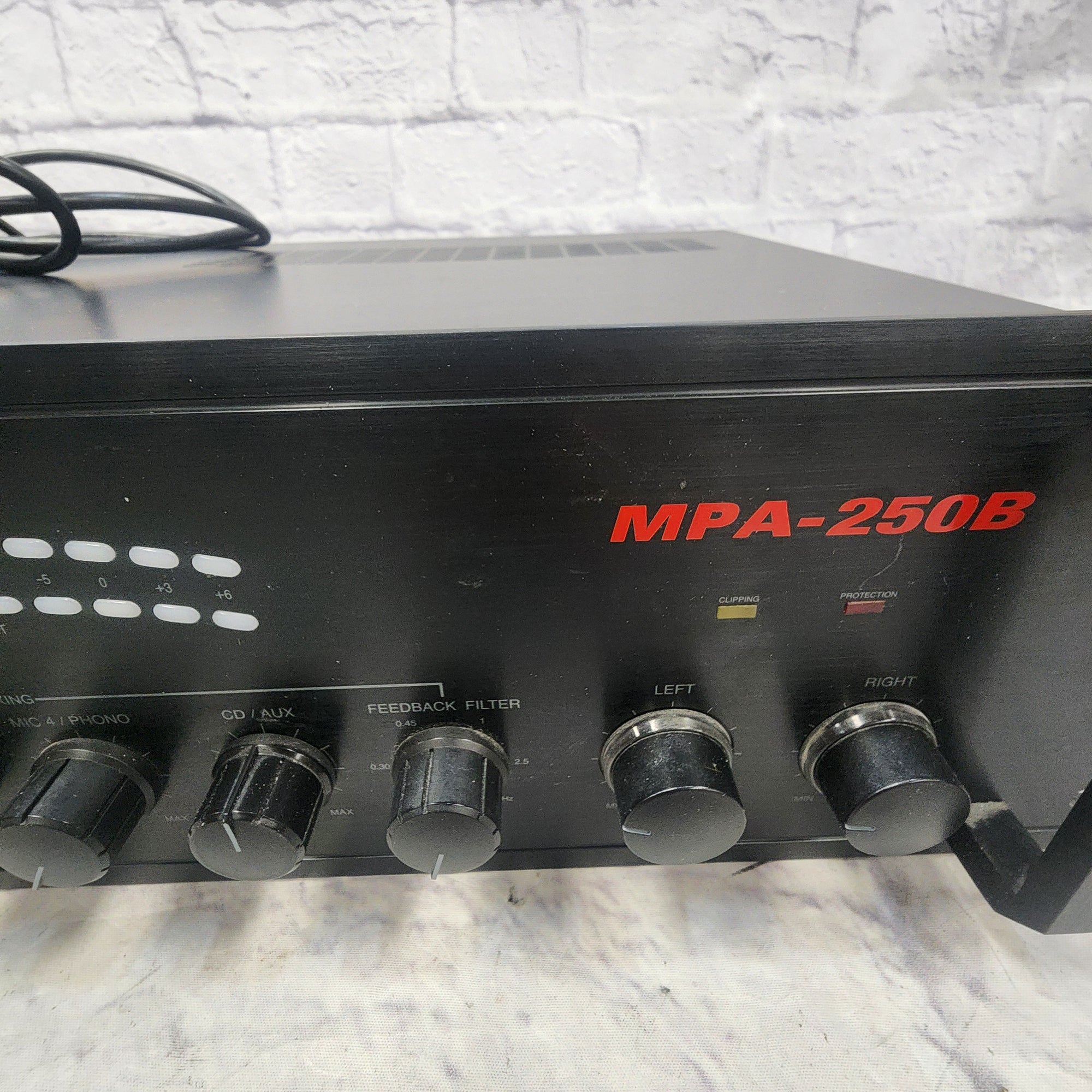 Radio Shack MPA-250B 250 Watt Powered Mixer Powered Mixer