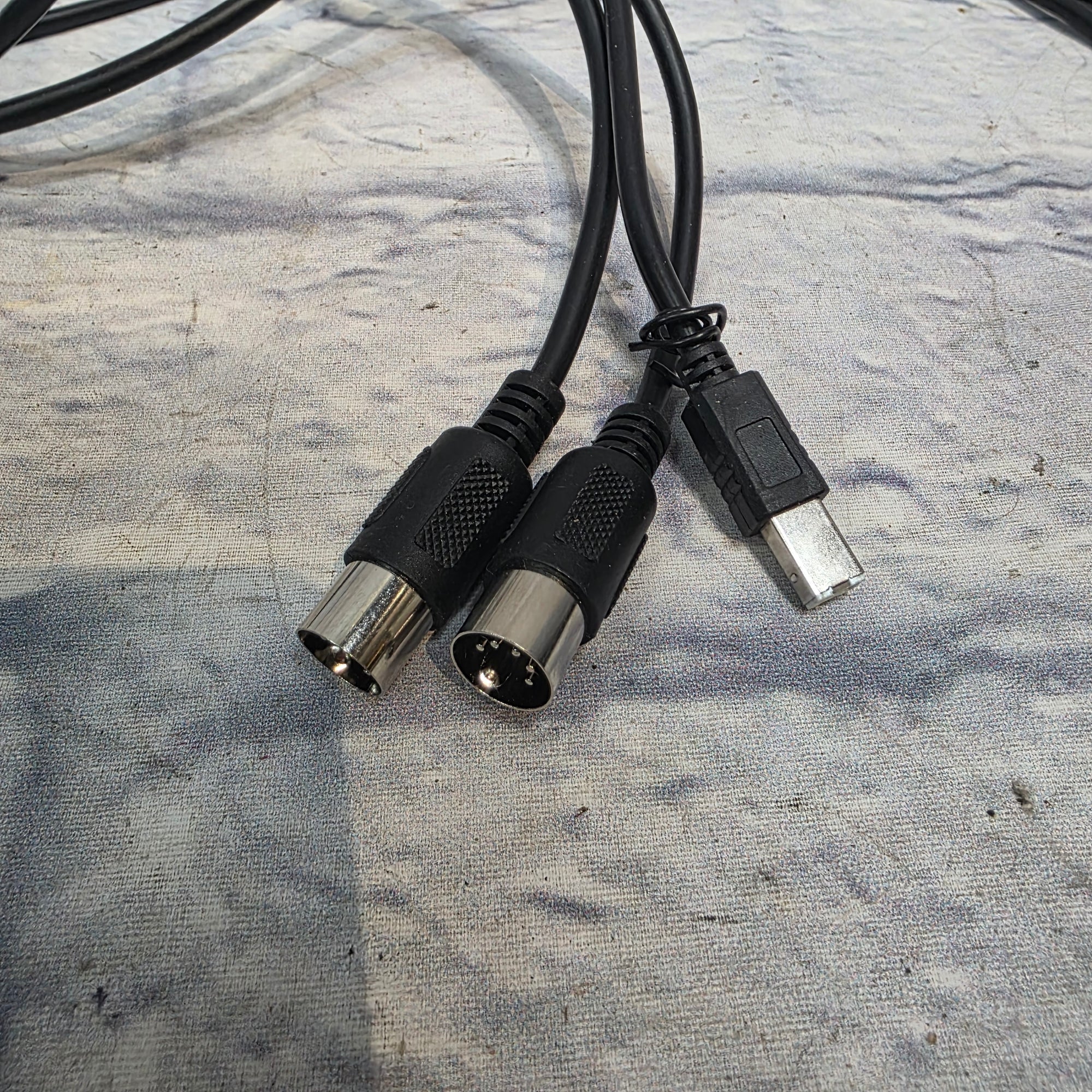 DoreMiDi USB MIDI Host With Midi Cables Controller