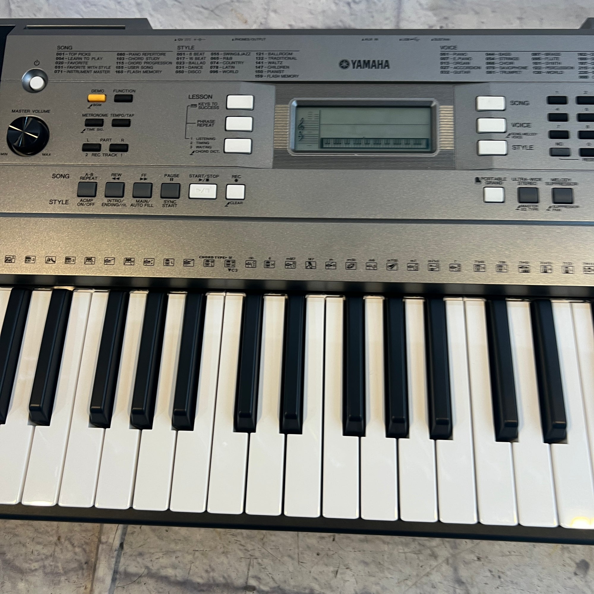 Yamaha PSR-E353 61-Key Electronic Keyboard