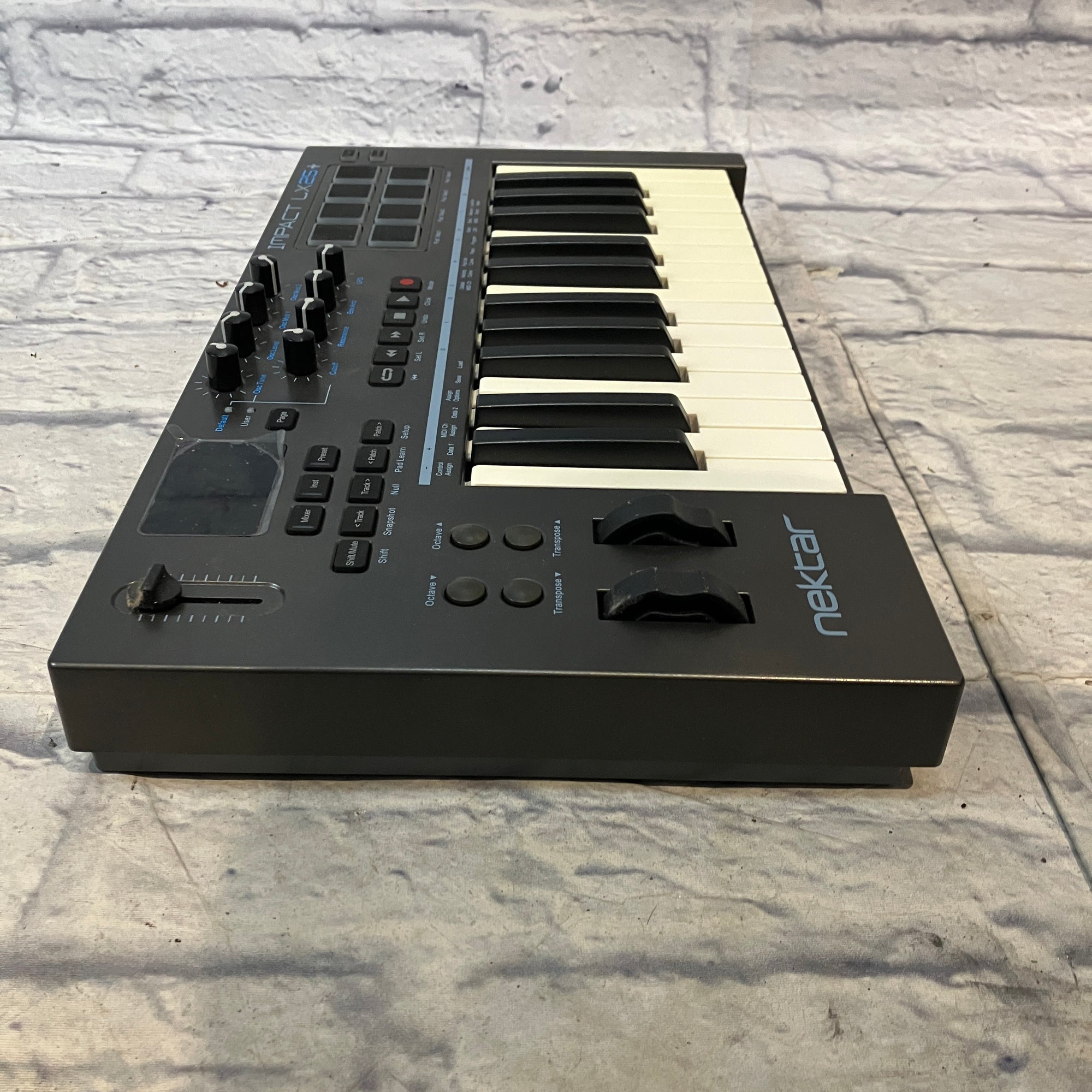 Nektar Impact LX25 Midi Controller