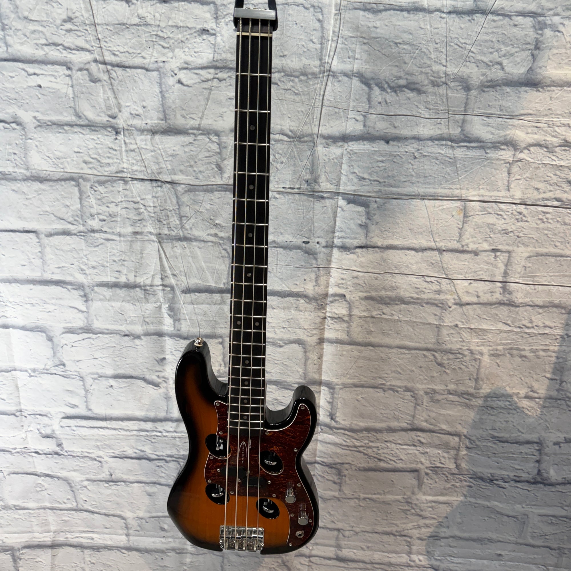 Traveler TB-4P Short Scale Headless Bass