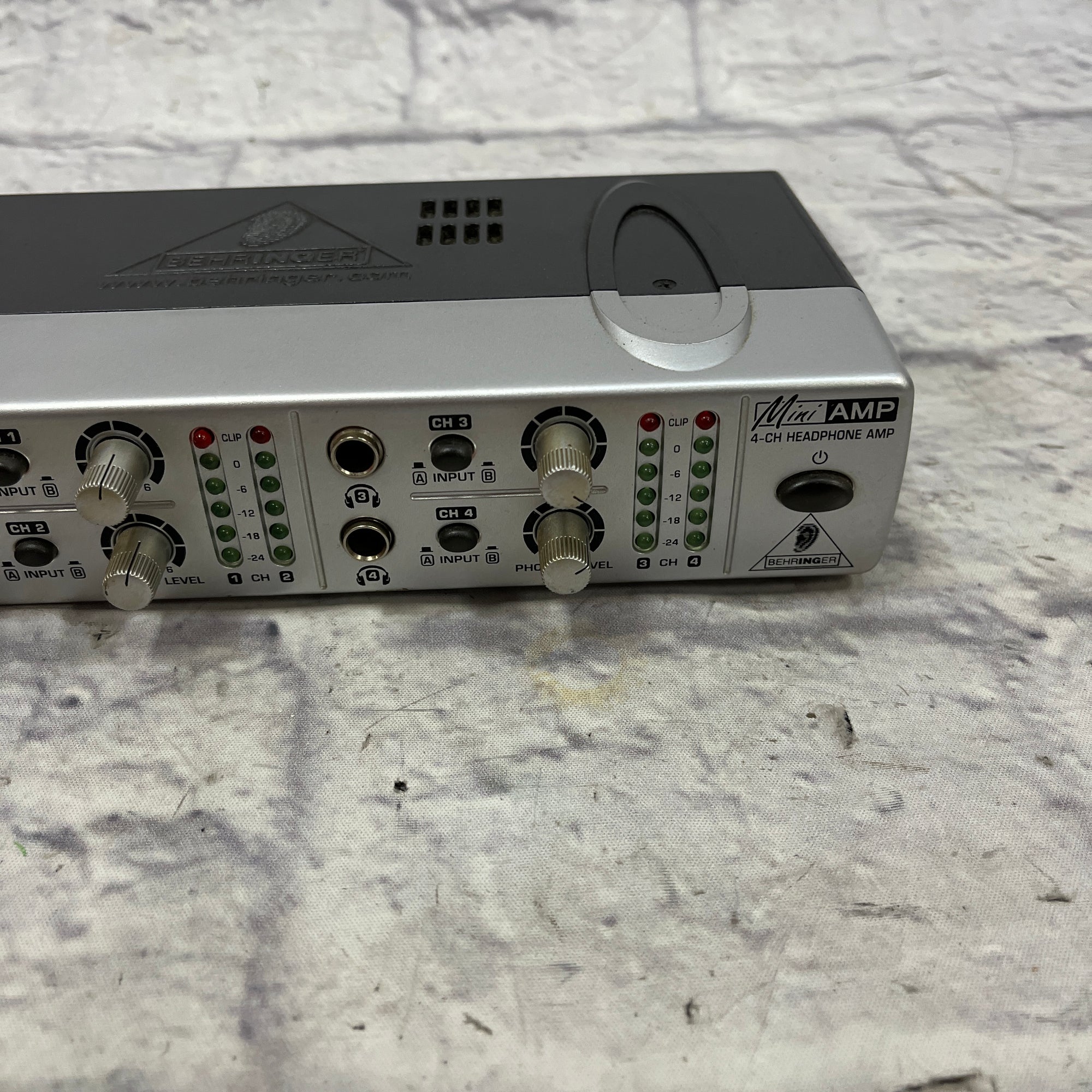 Behringer Amp800 Headphone Amp