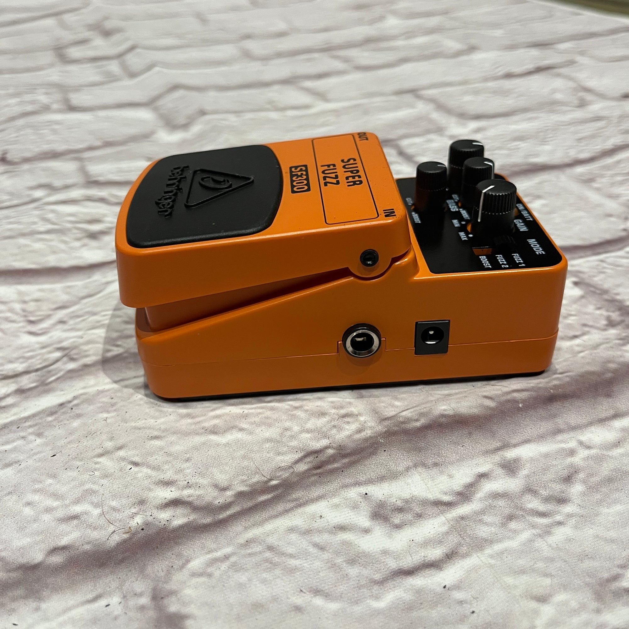 Behringer SF300 Super Fuzz Pedal