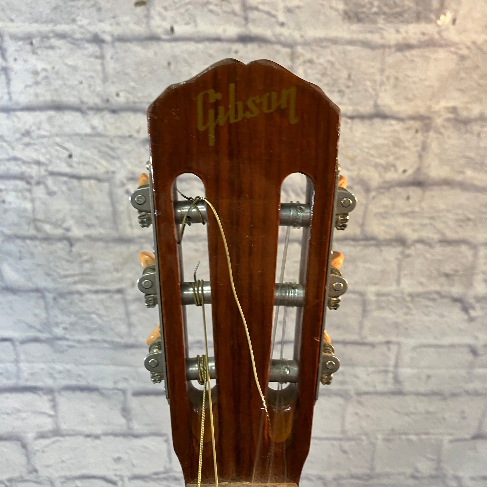 Gibson CL Classical Guitar (With Case)
