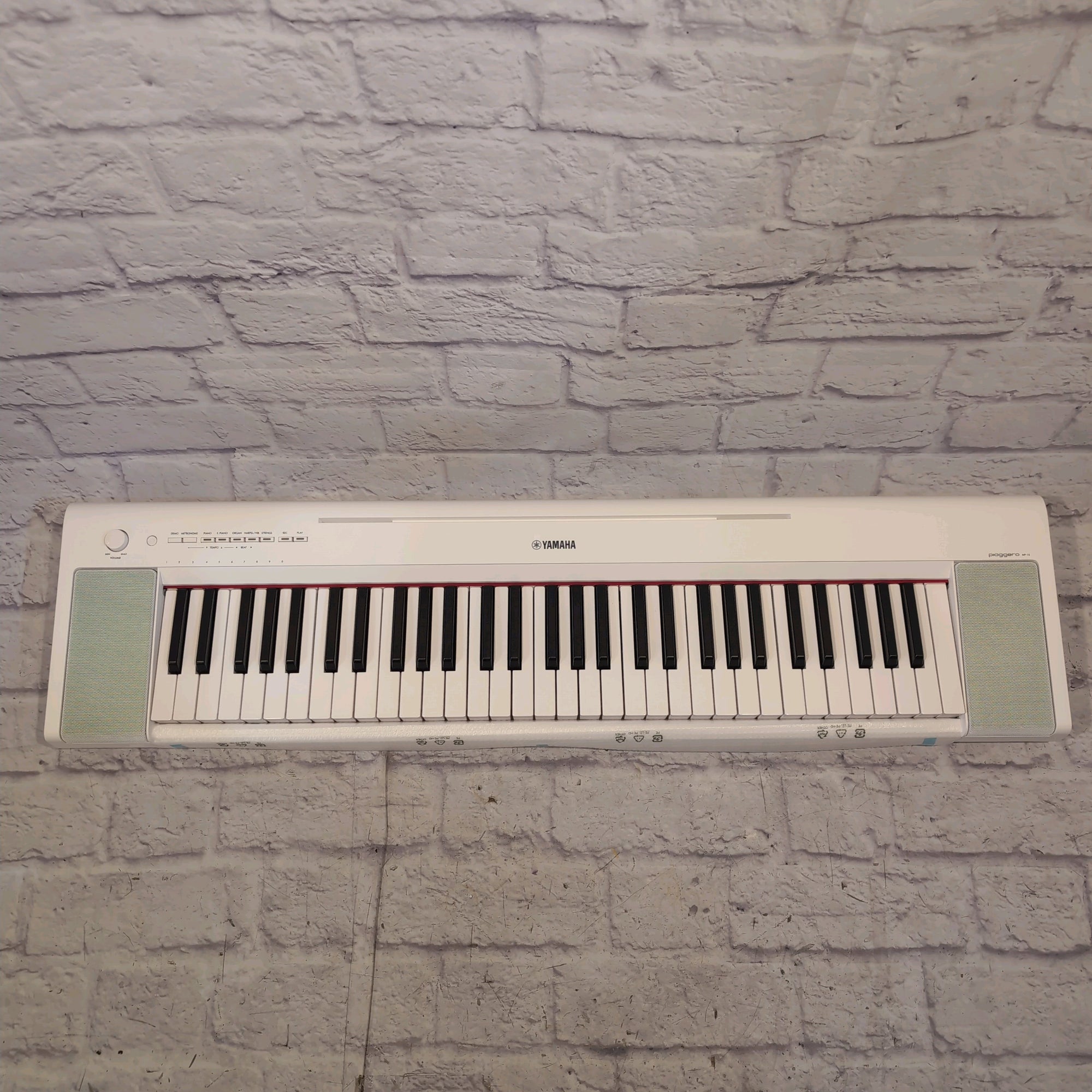 Yamaha Piaggero NP-15 61-Key Portable Keyboard With Power Adapter Regular White