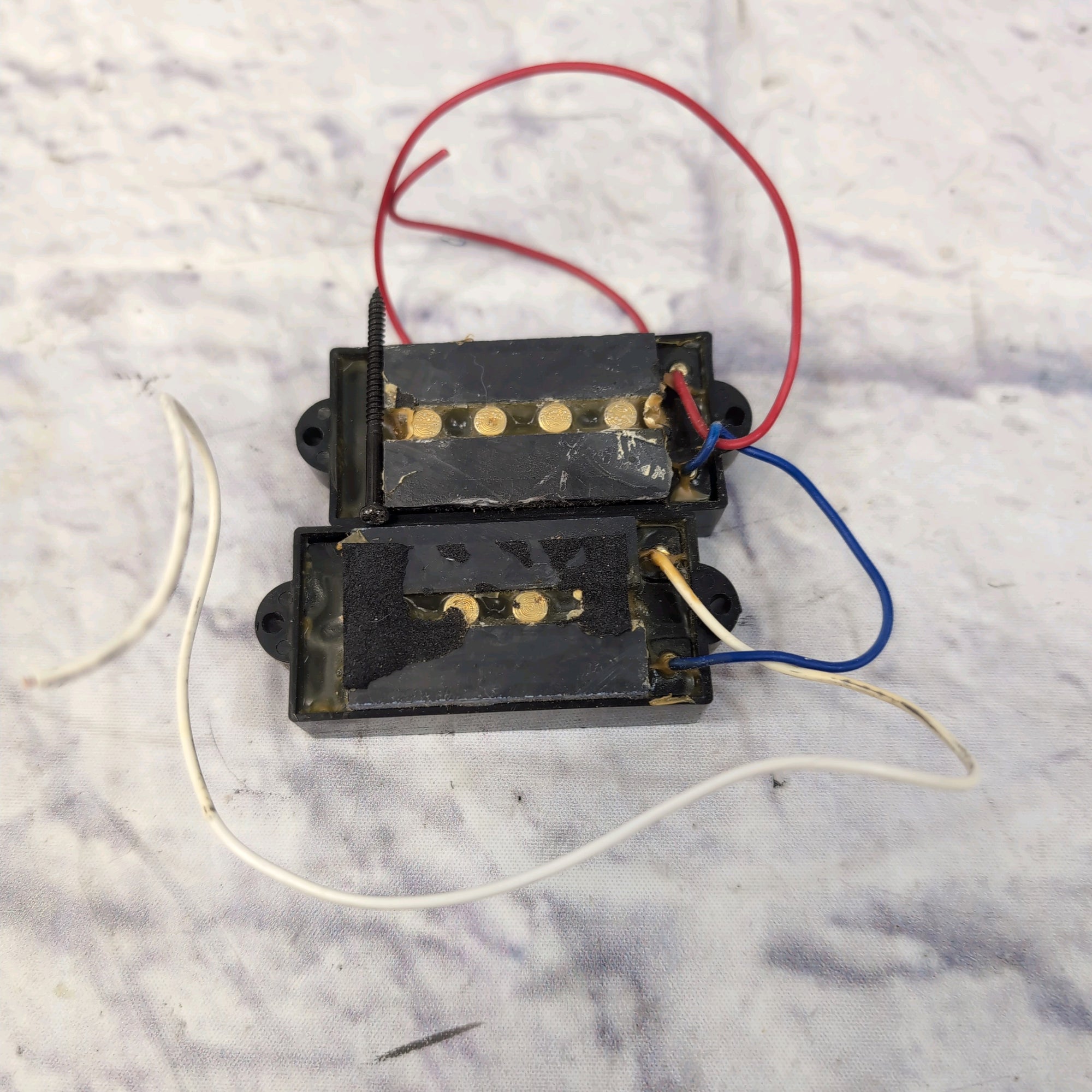 Squier by Fender Precision Bass Pickups