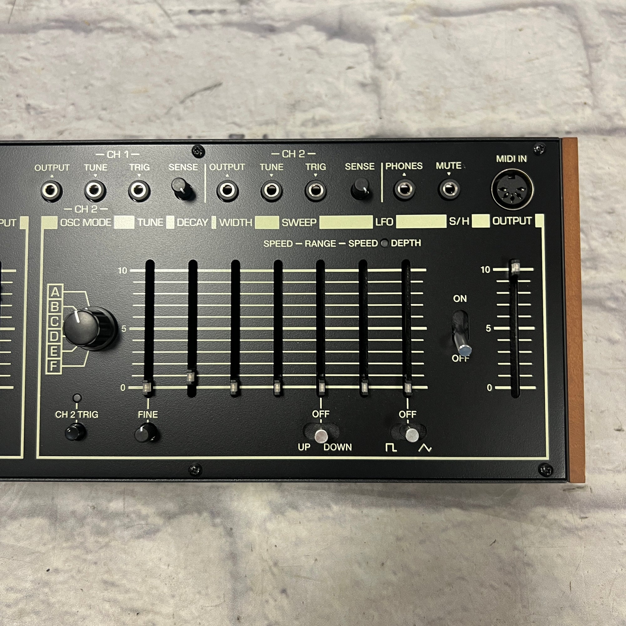 Behringer Syncussion SY-1 Percussion Synthesizer Module