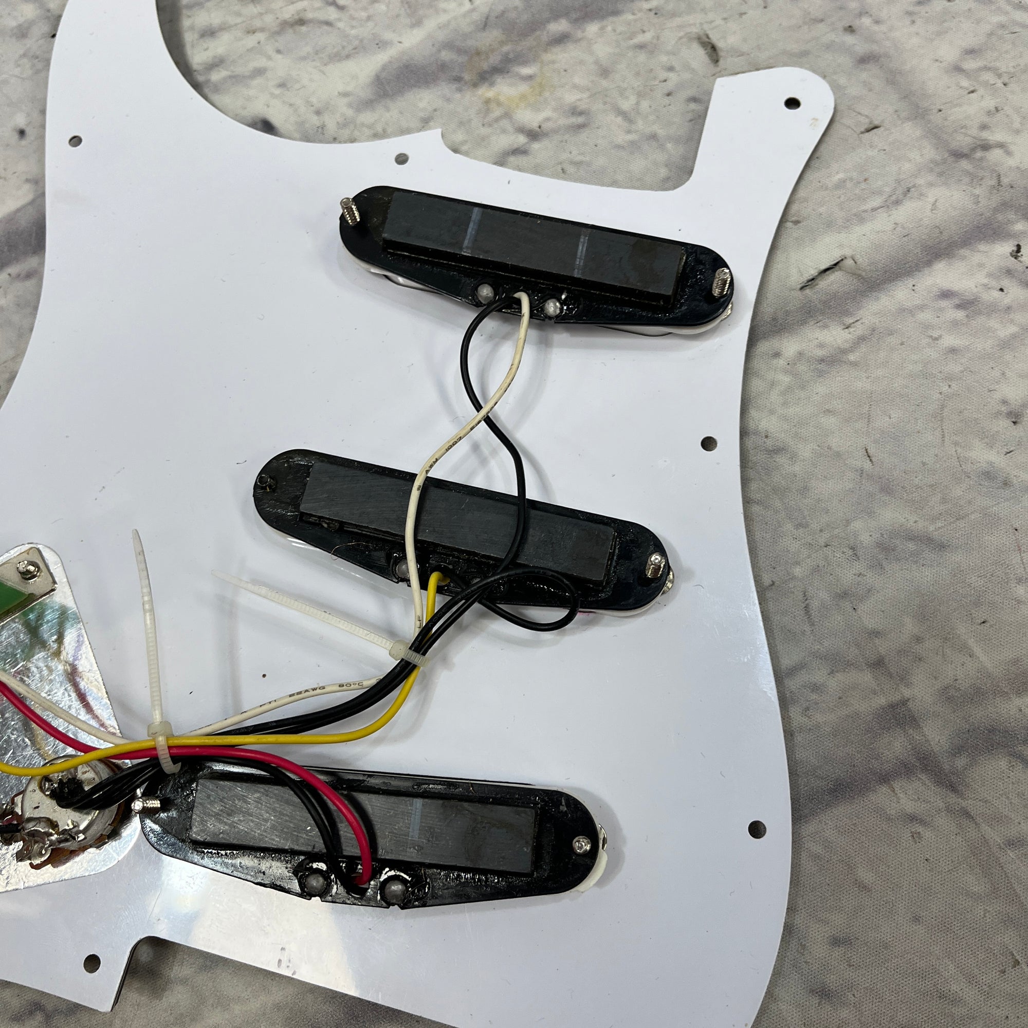 Unknown Loaded Strat Pickguard Tortoise SSS