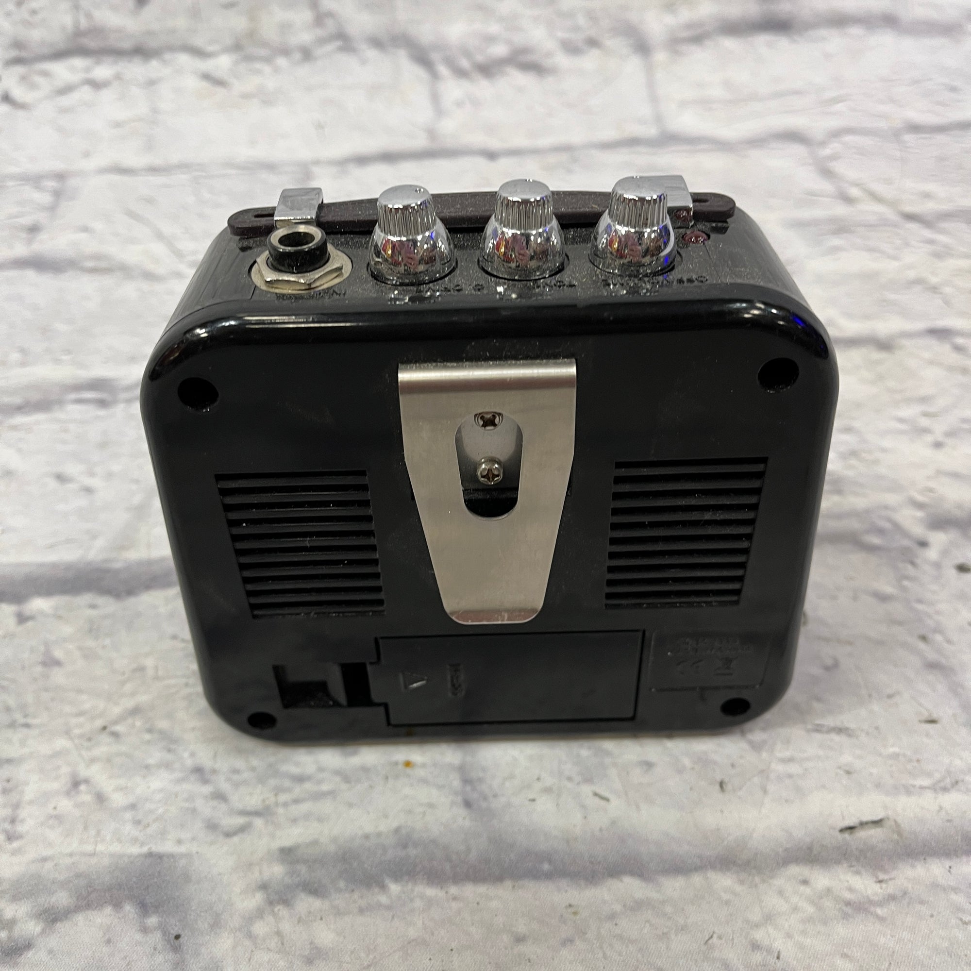 Honeytone Tiny Guitar Amp null