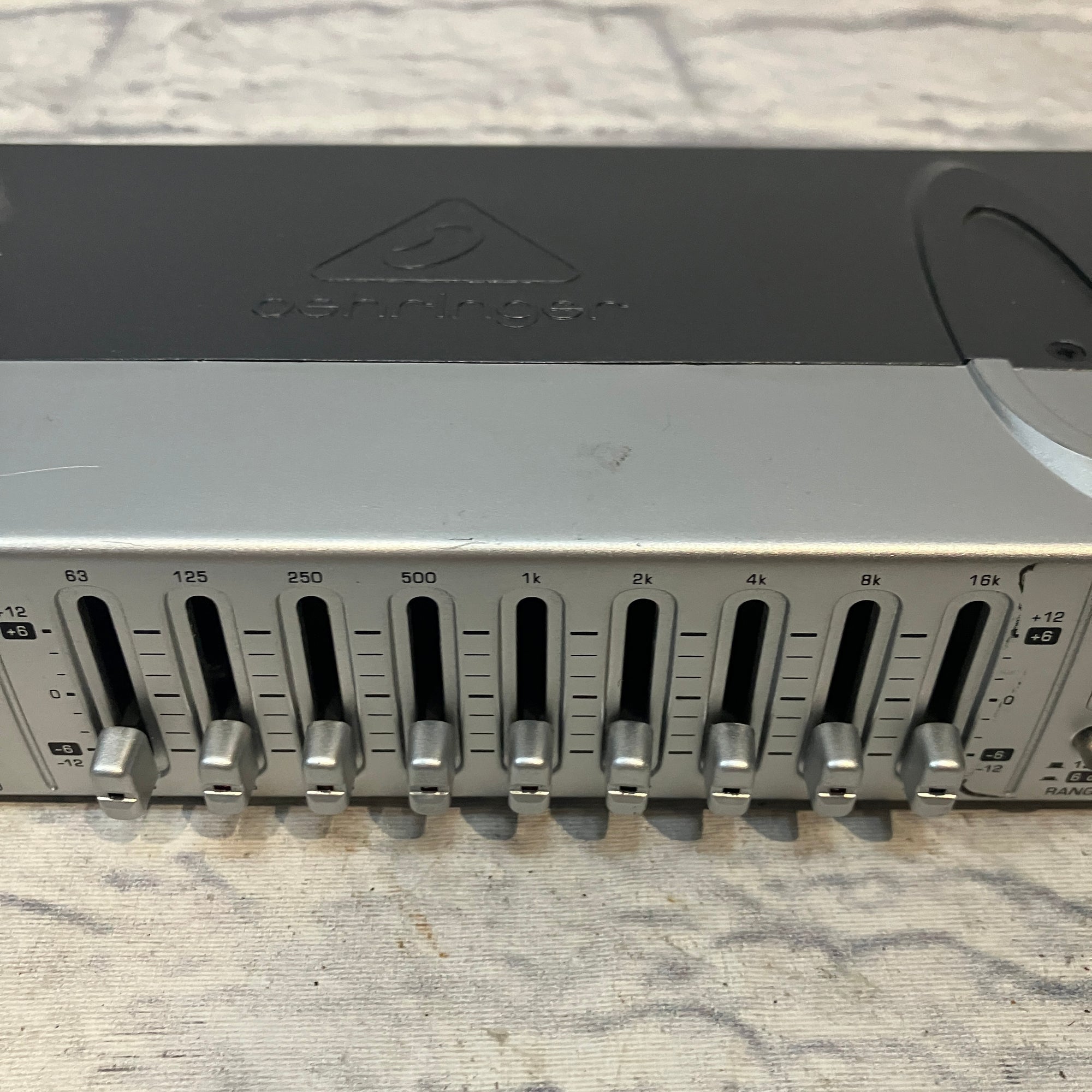 Behringer Mini FBQ 9-Band Graphic EQ