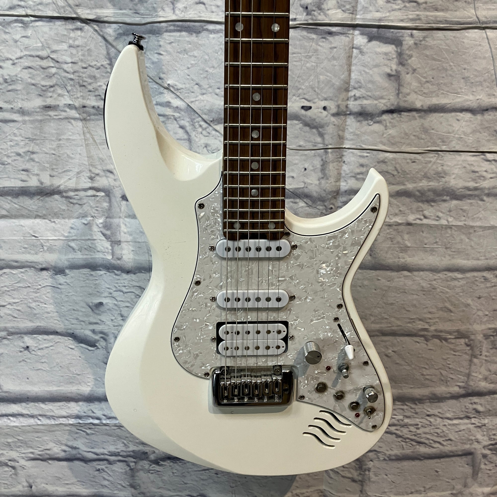 C&G Thunder EFB1 Electric Guitar - White