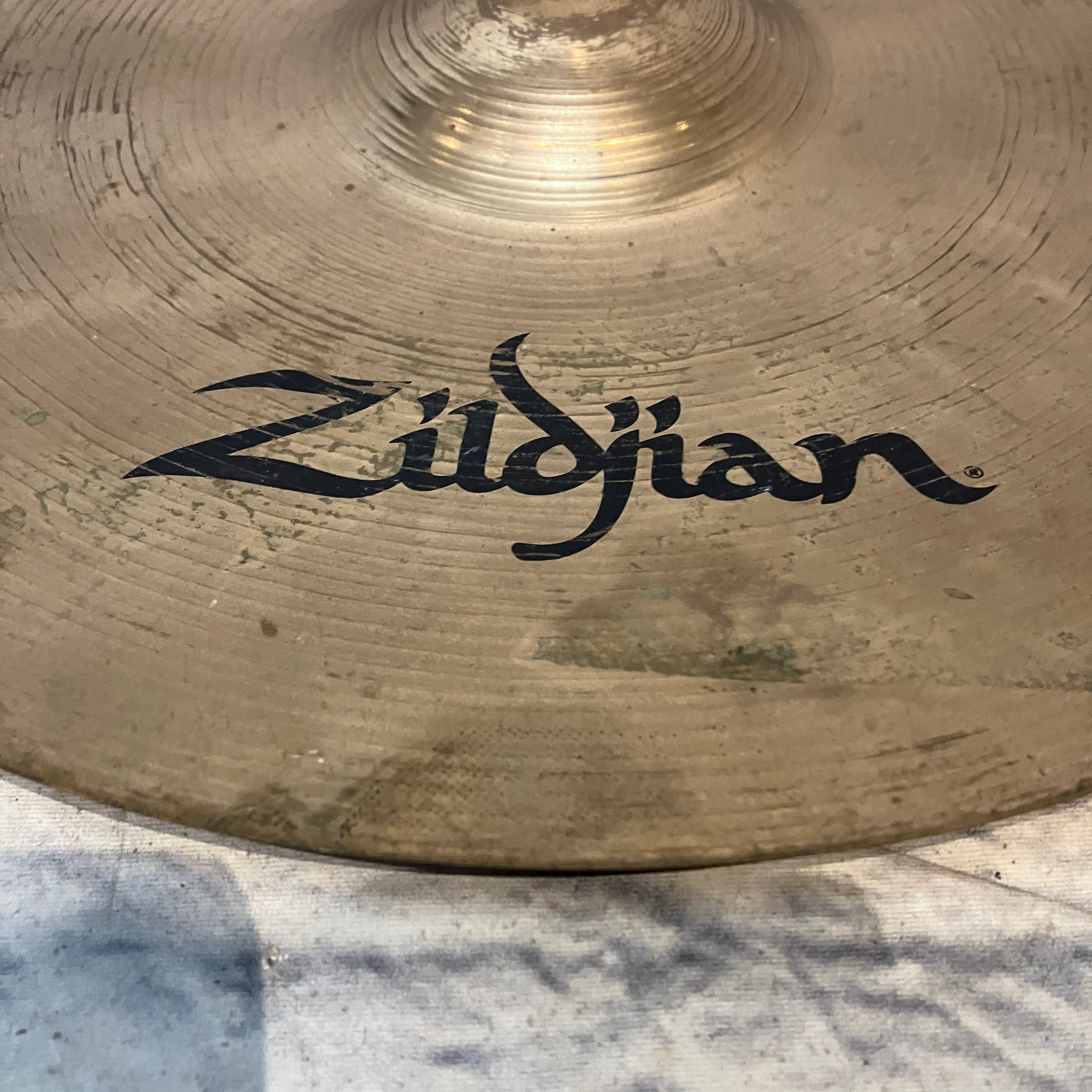 Zildjian ZBT Plus 16" Medium Thin Crash Cymbal CRACKED