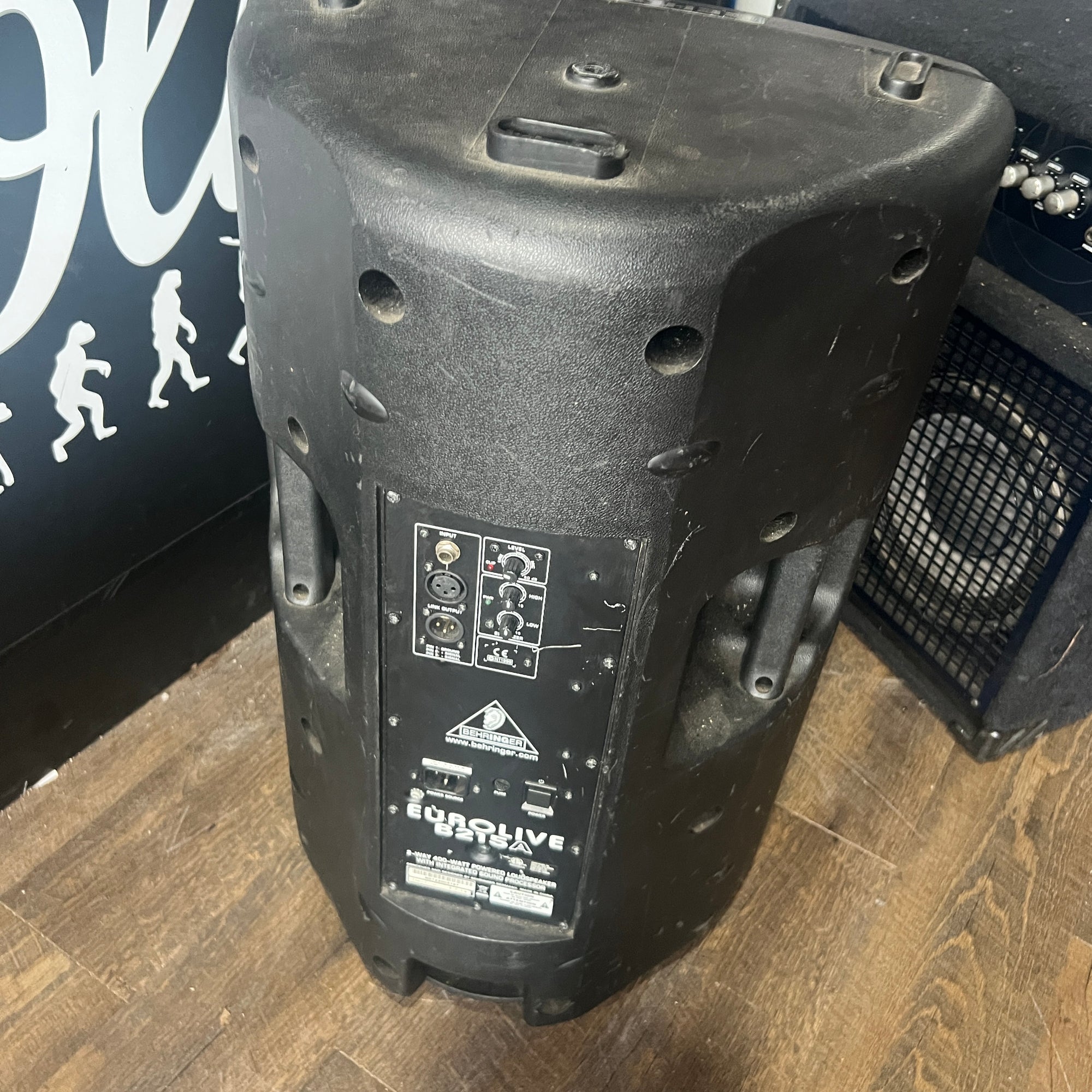 Behringer B215A Powered Speaker TWEETER OUT