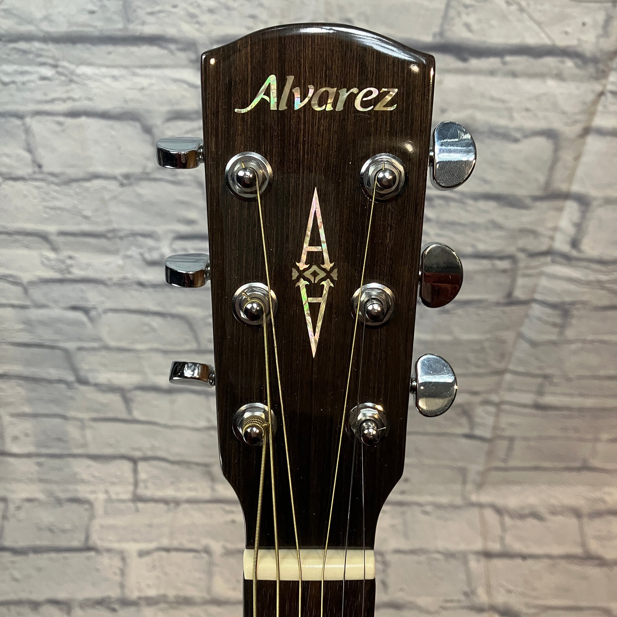 Alvarez AGW77CESHB Deluxe Acoustic Guitar - Walnut