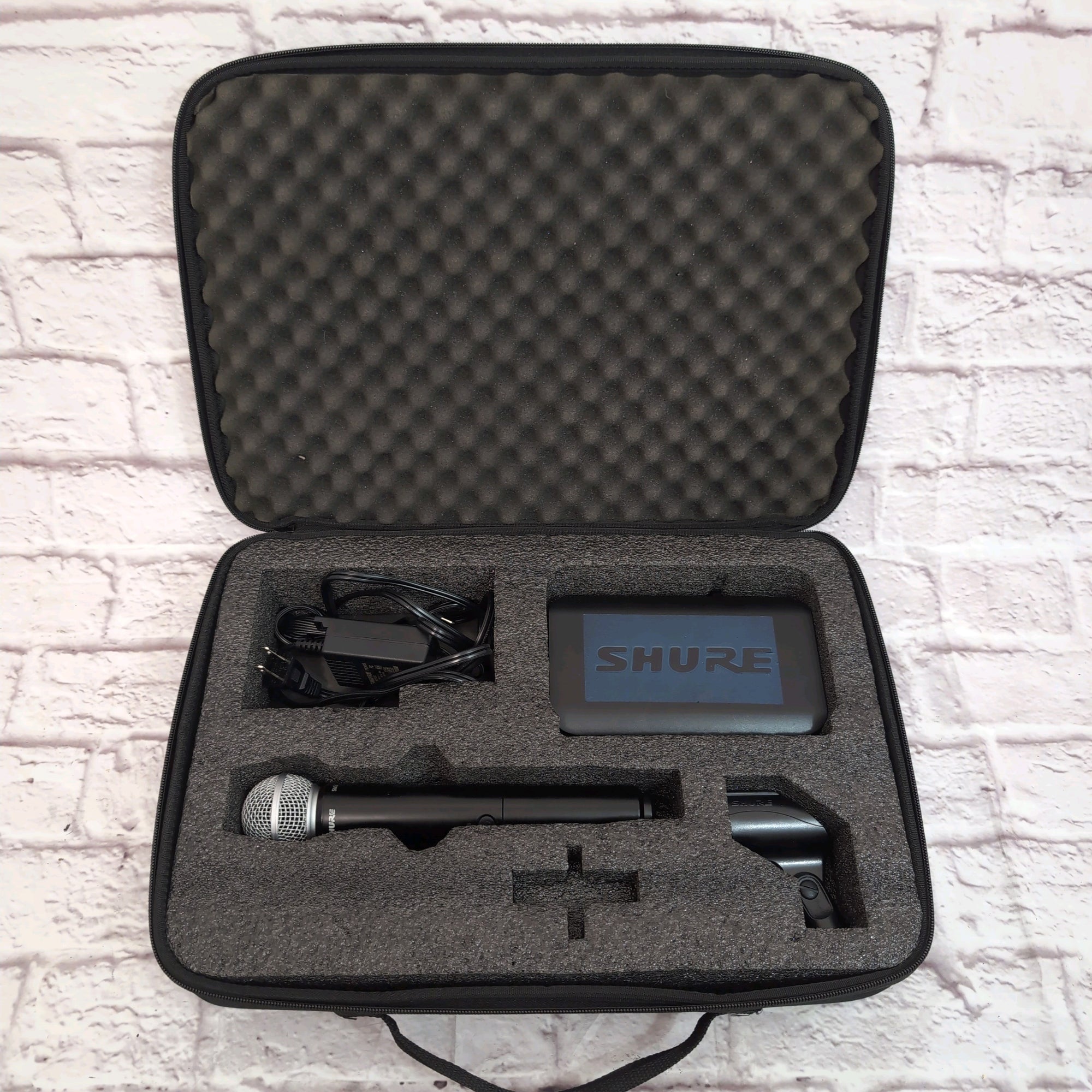 Shure Wireless SM58 BLX2 Mic with BLX4 Wireless Receiver Microphone System