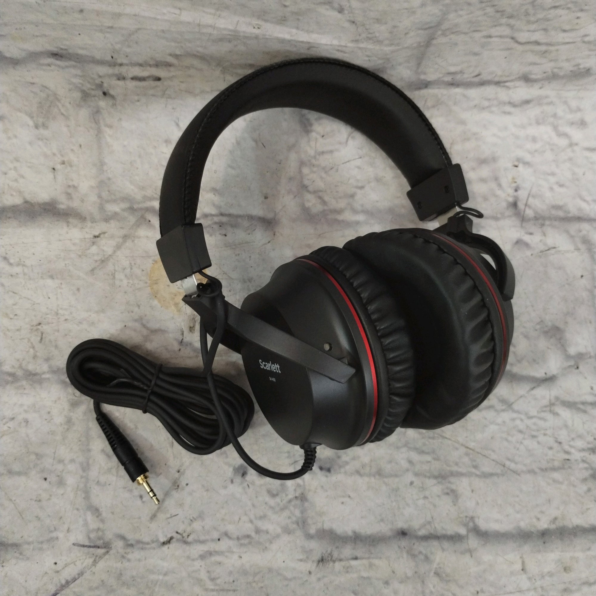 Focusrite Scarlet 2i2 Bundle W/ Mic and Headphones
