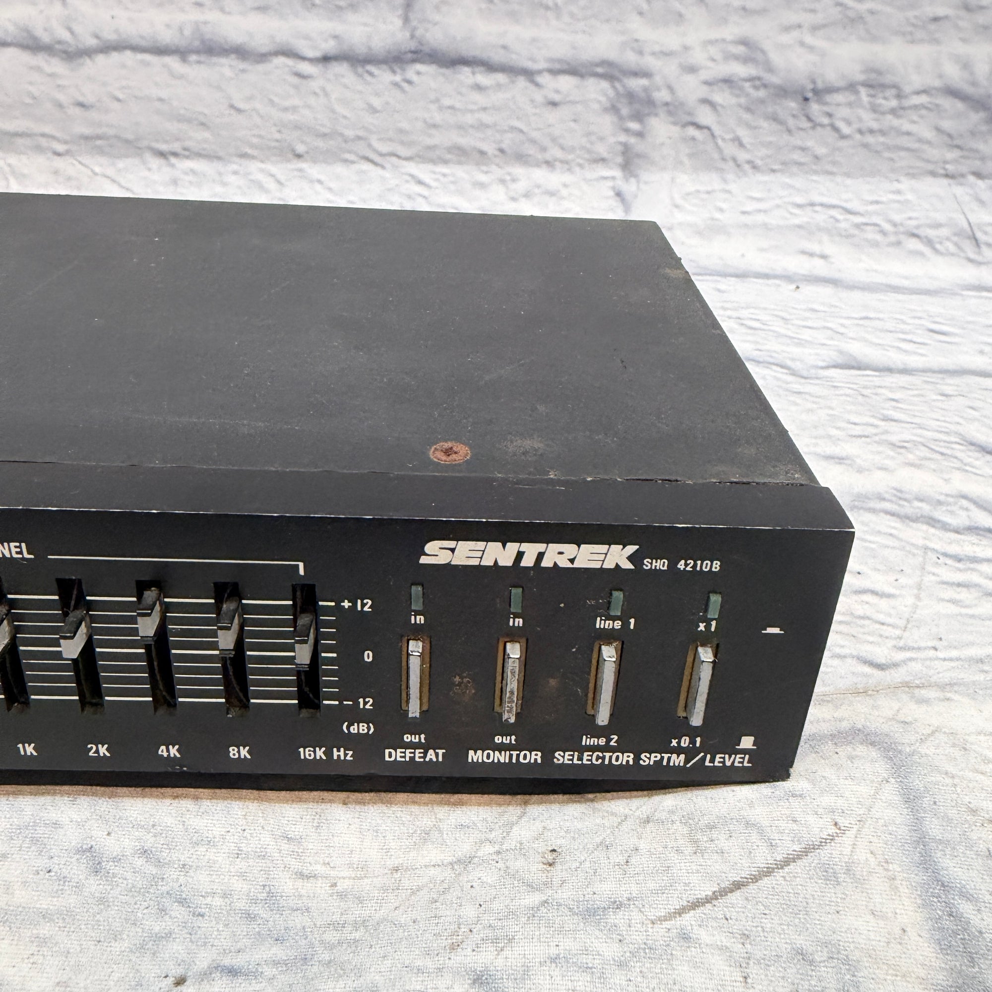 Sentrek  SHQ-4210B 1980 Black