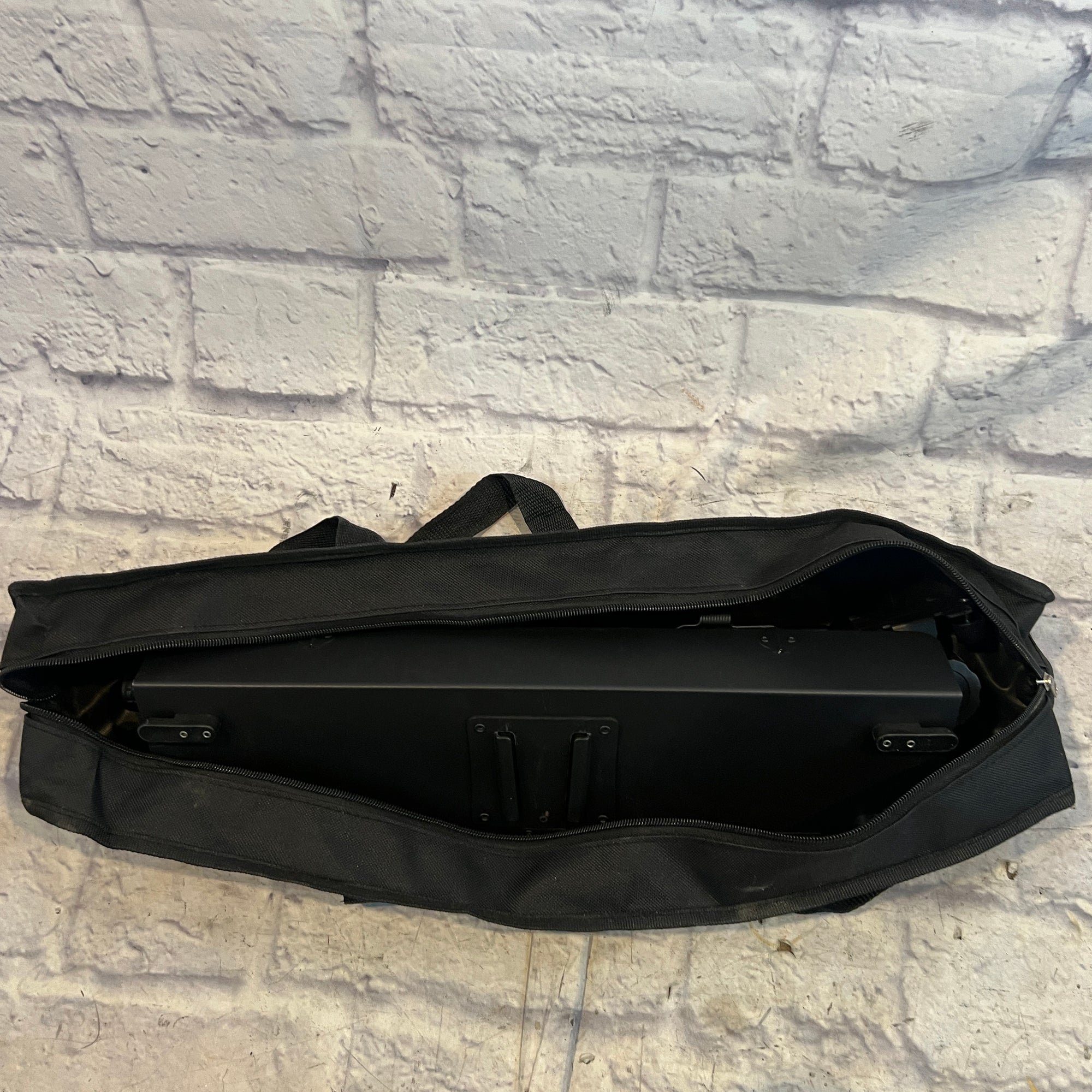 Cahaya Foldable Conductor Music Stand with Bag Sheet