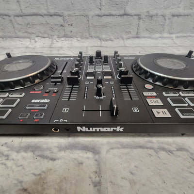 Numark Mixtrack Platinum FX DJ Controller