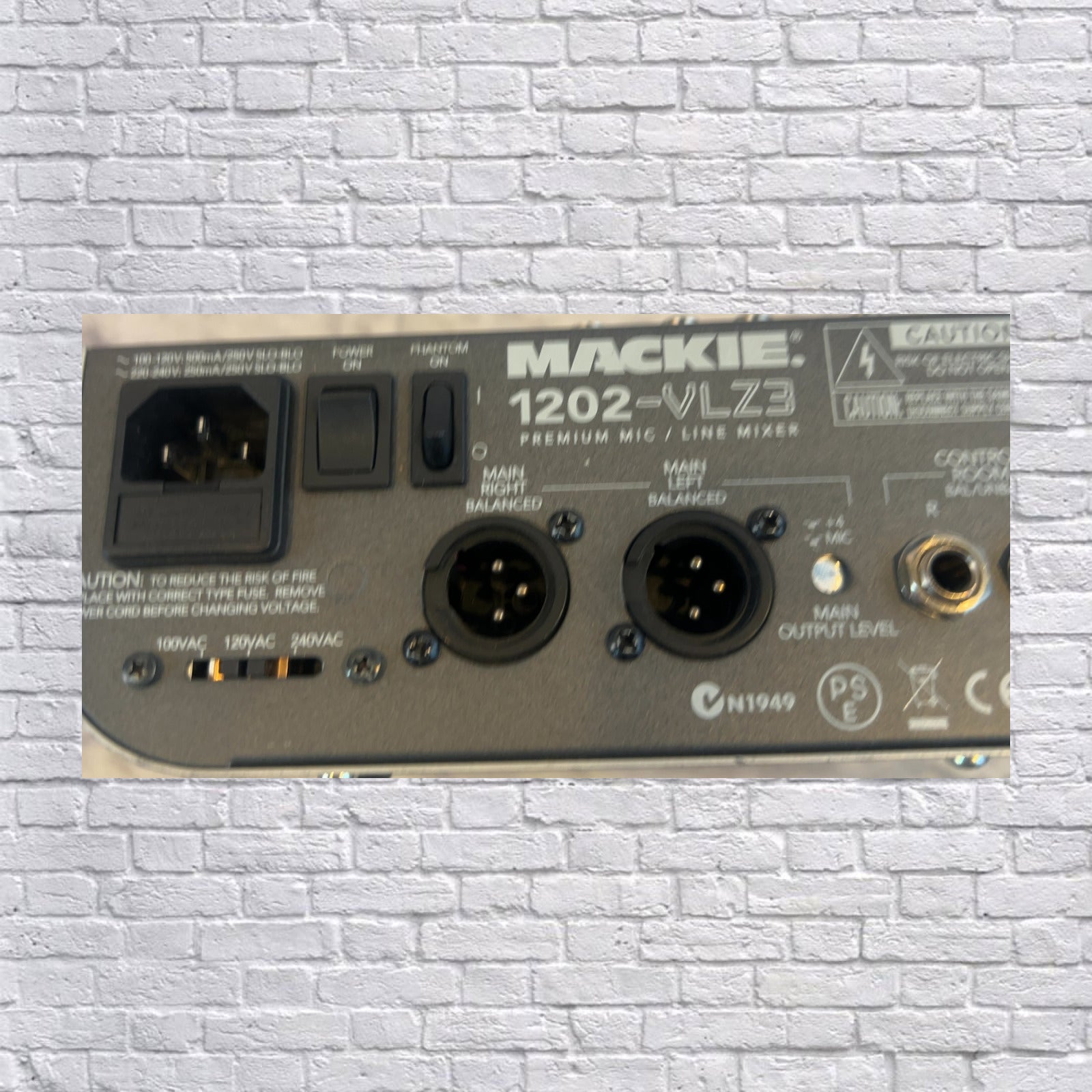 Mackie 1202VLZ-3 12 Channel Mixer