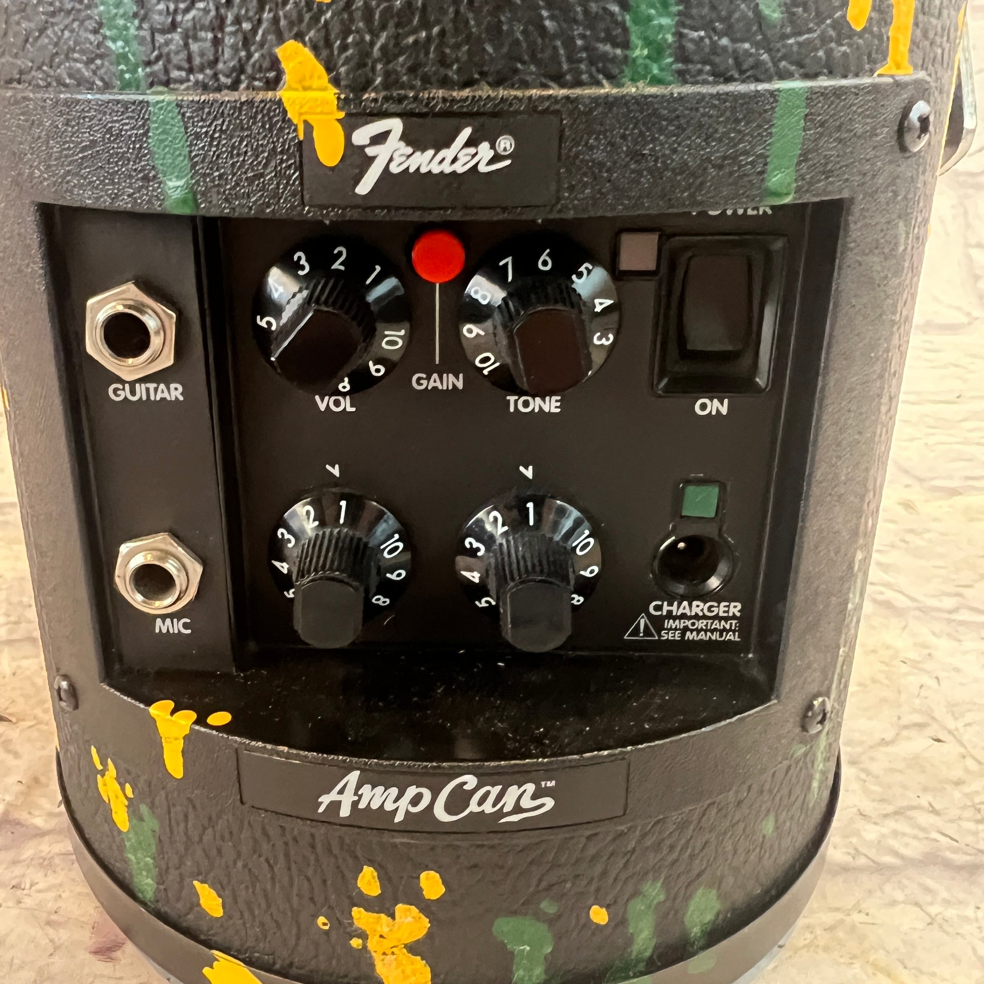 Fender Amp Can 2 Channel 15 Watt Combo Amp with Power Supply.