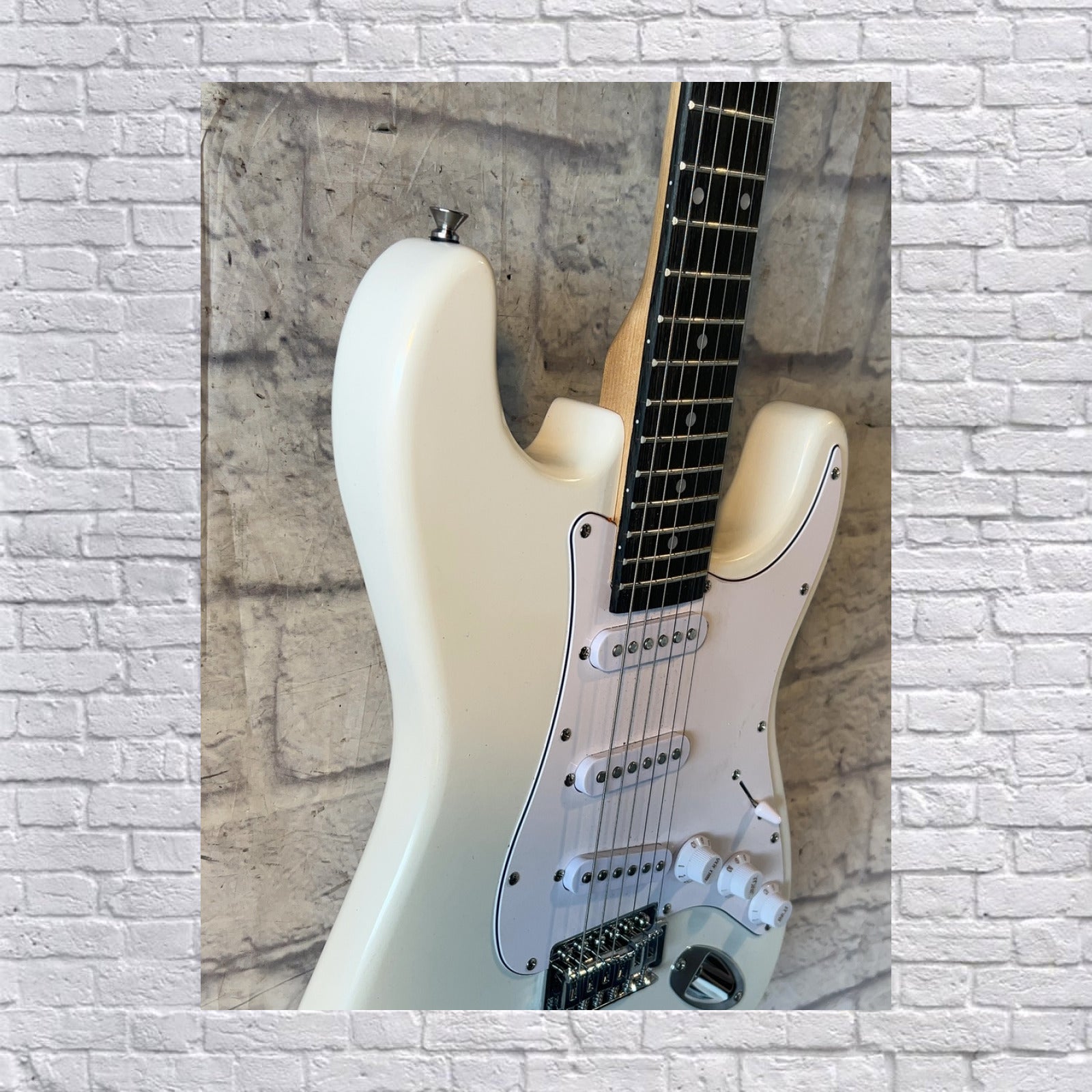 Unknown White S Style Electric Guitar