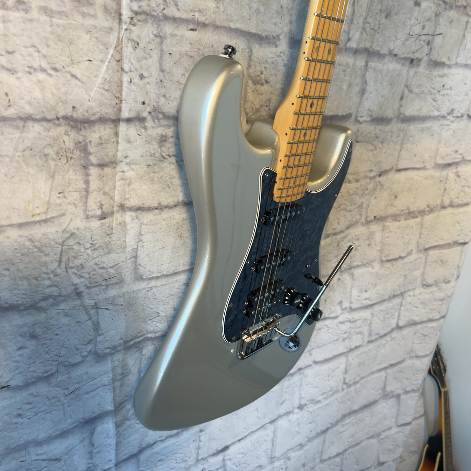 Fender 2004 American De;luxe Stratocaster Silver with Case Electric Guitar