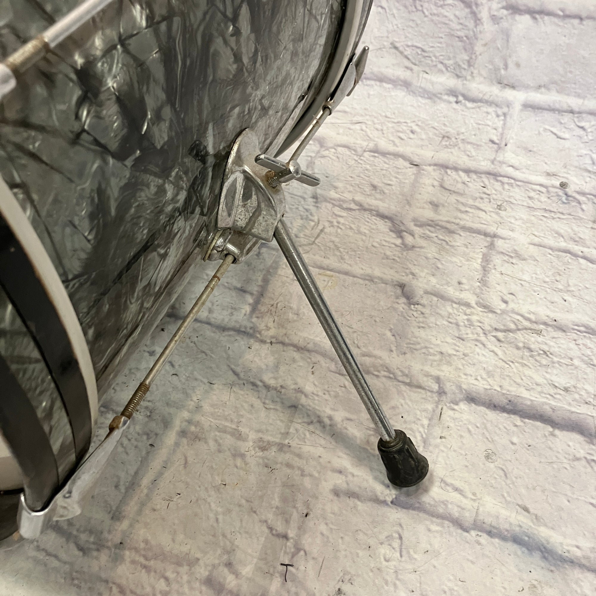 Slingerland Vintage 1960s 18 Bass Drum 8 lug Black Diamond Pearl 18x14
