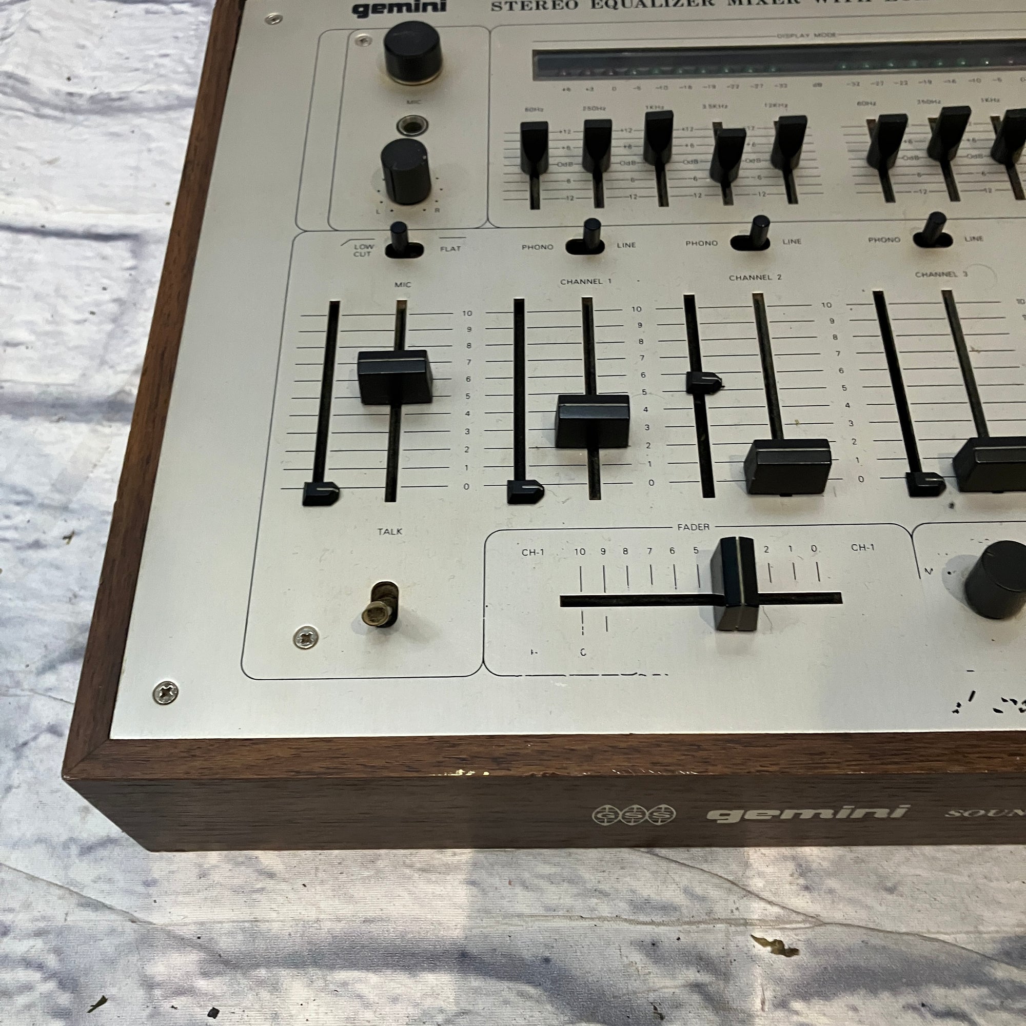 Gemini MX-9900 Stereo Equalizer Mixer with Echo