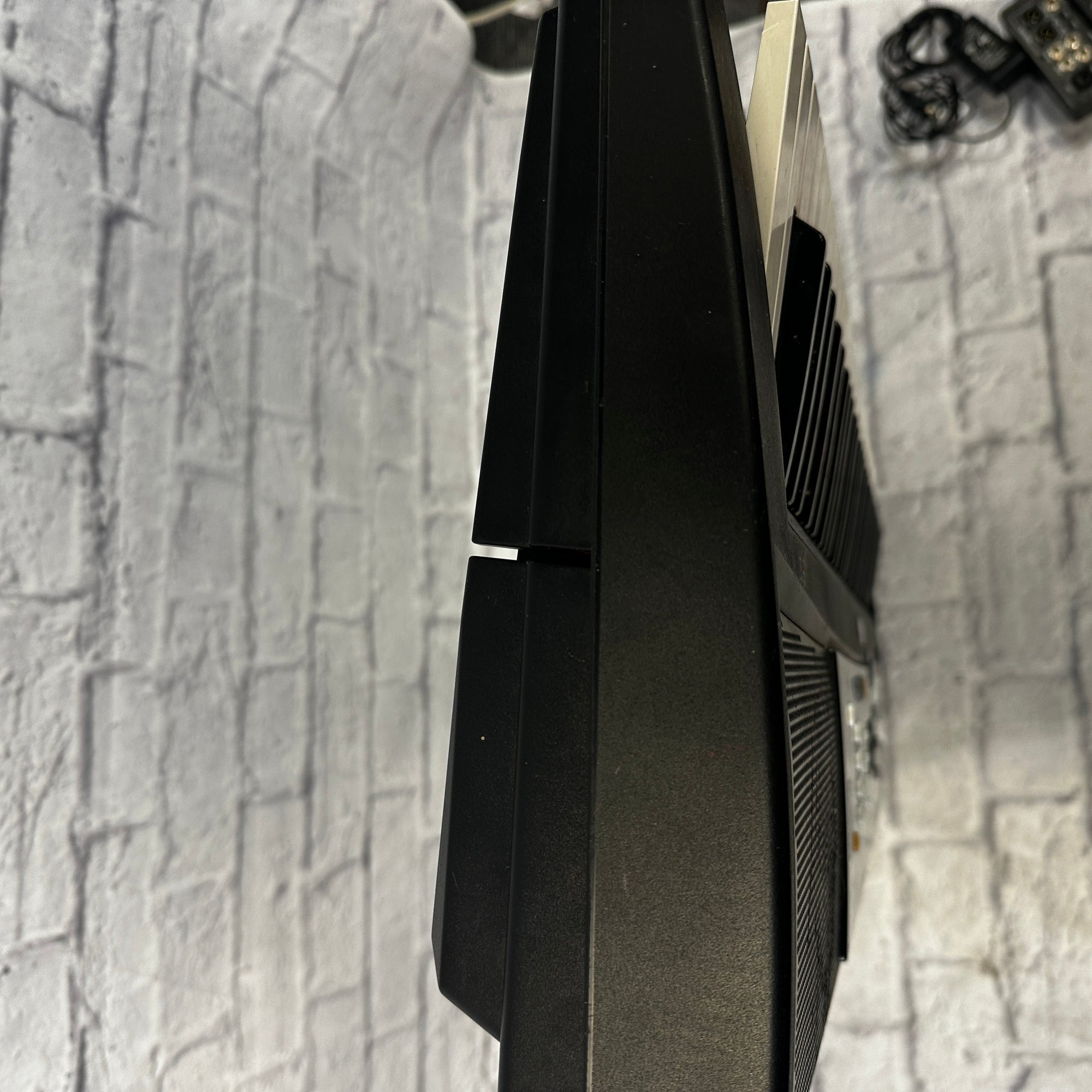 Yamaha YPT-200 61-Key Electronic Keyboard