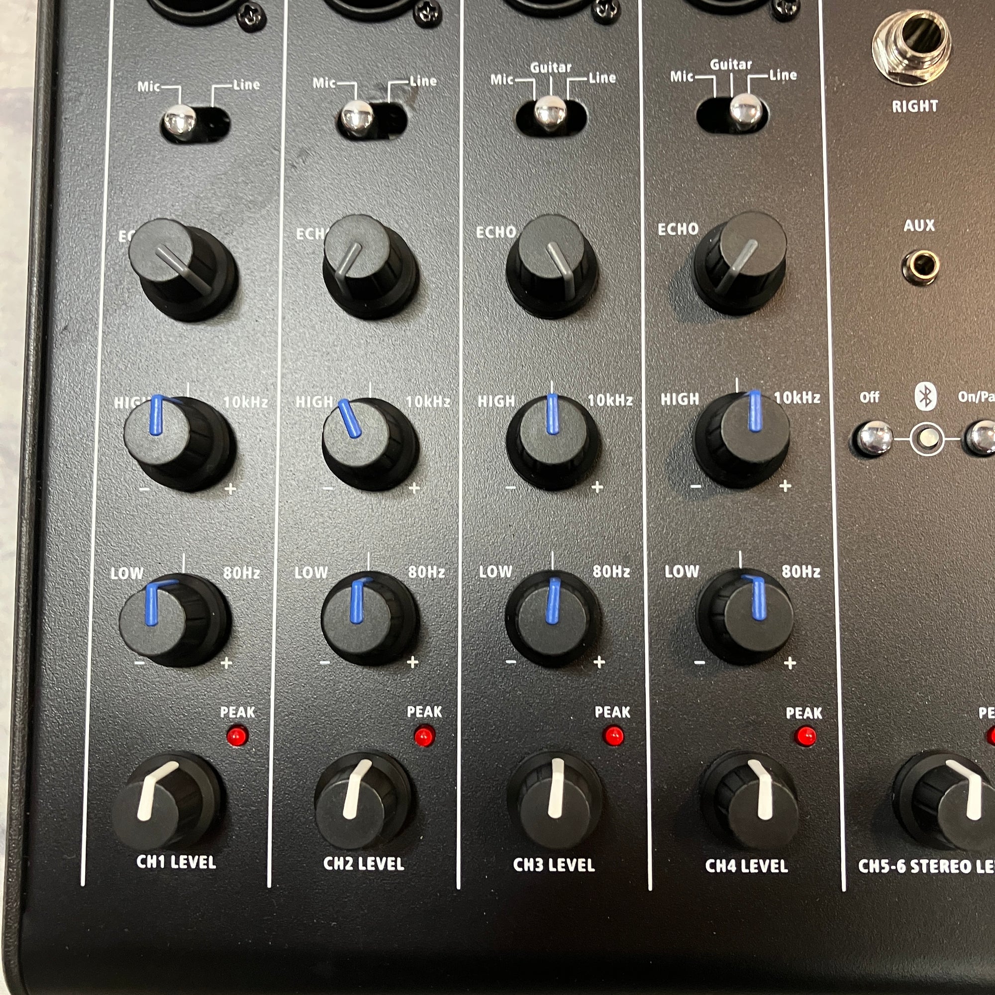 Harbinger M200-BT 4 Channel Mixer with Bluetooth and Carry Bag