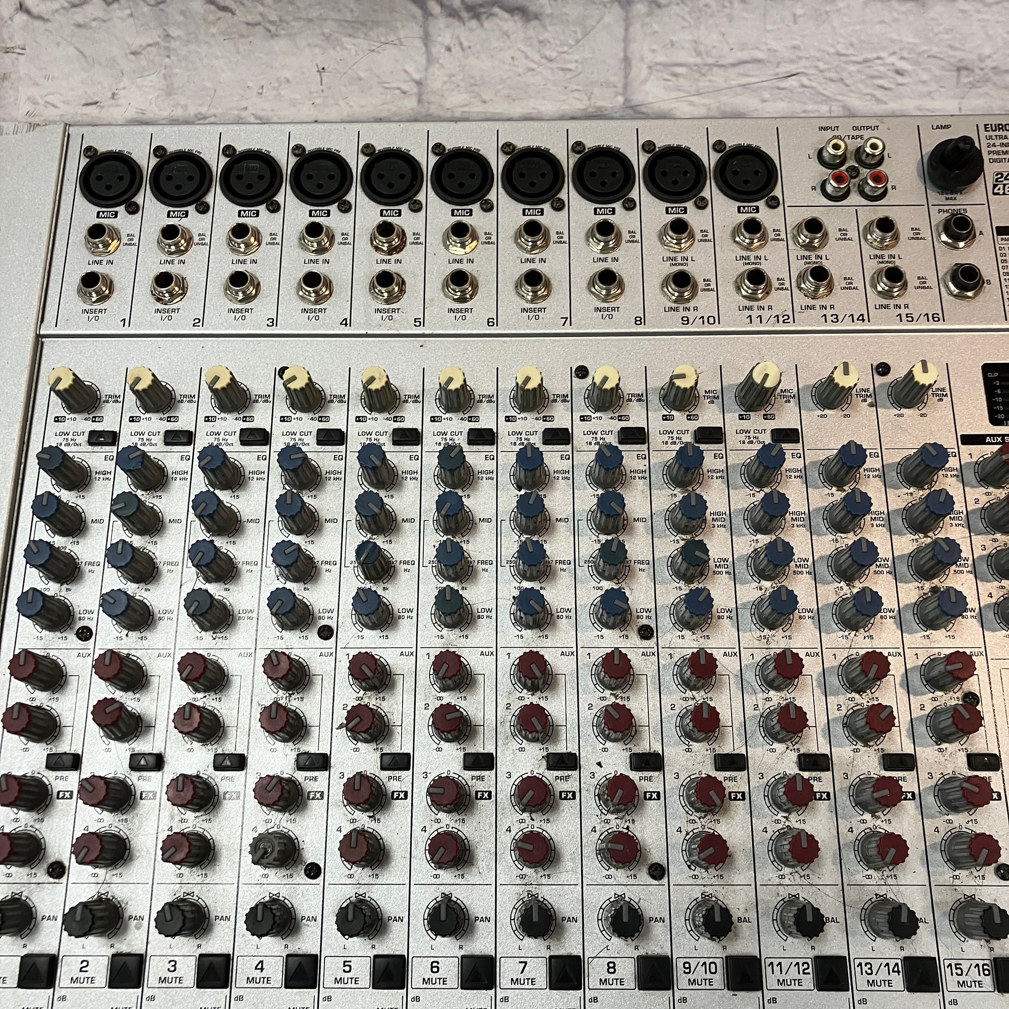 Behringer UB2442FX-Pro Rackmounted Mixer