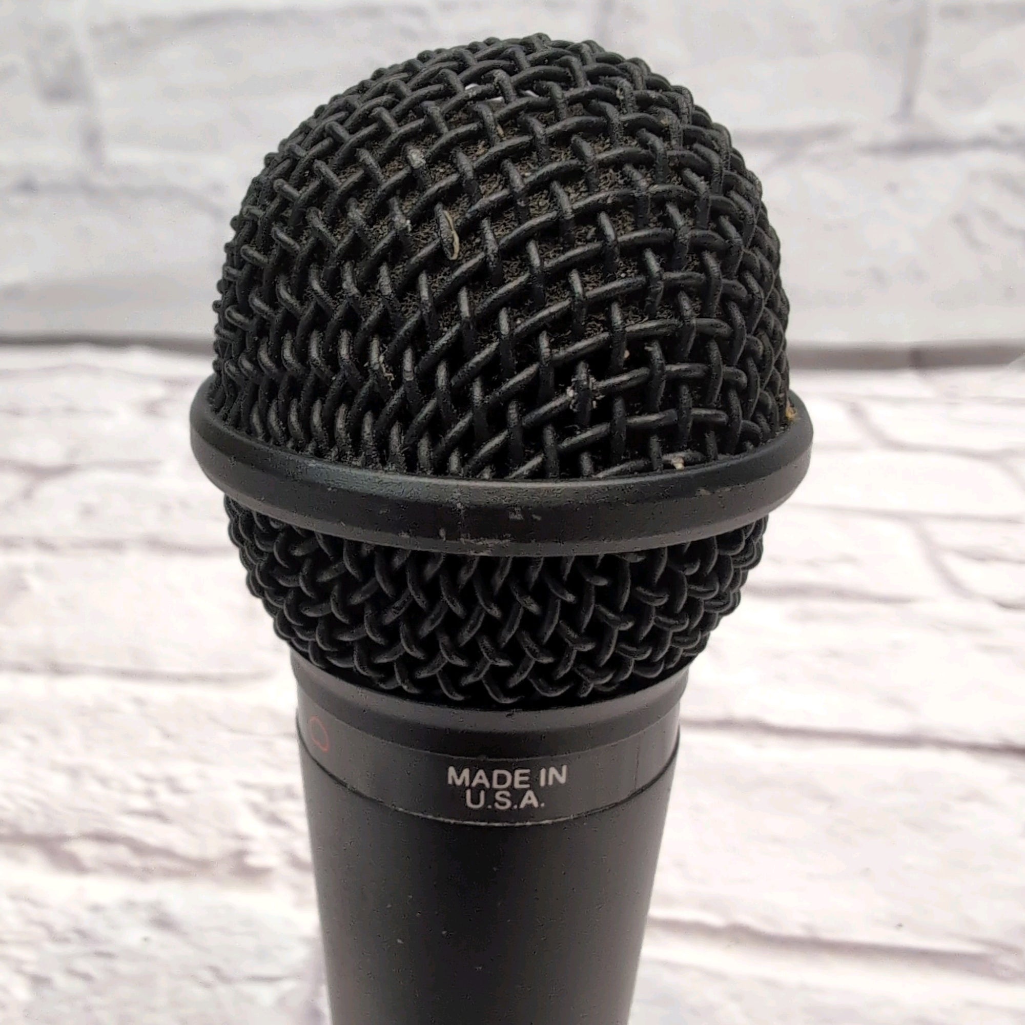 Peavey PVM380 Cardioid Dynamic Vocal Mic w/ Case