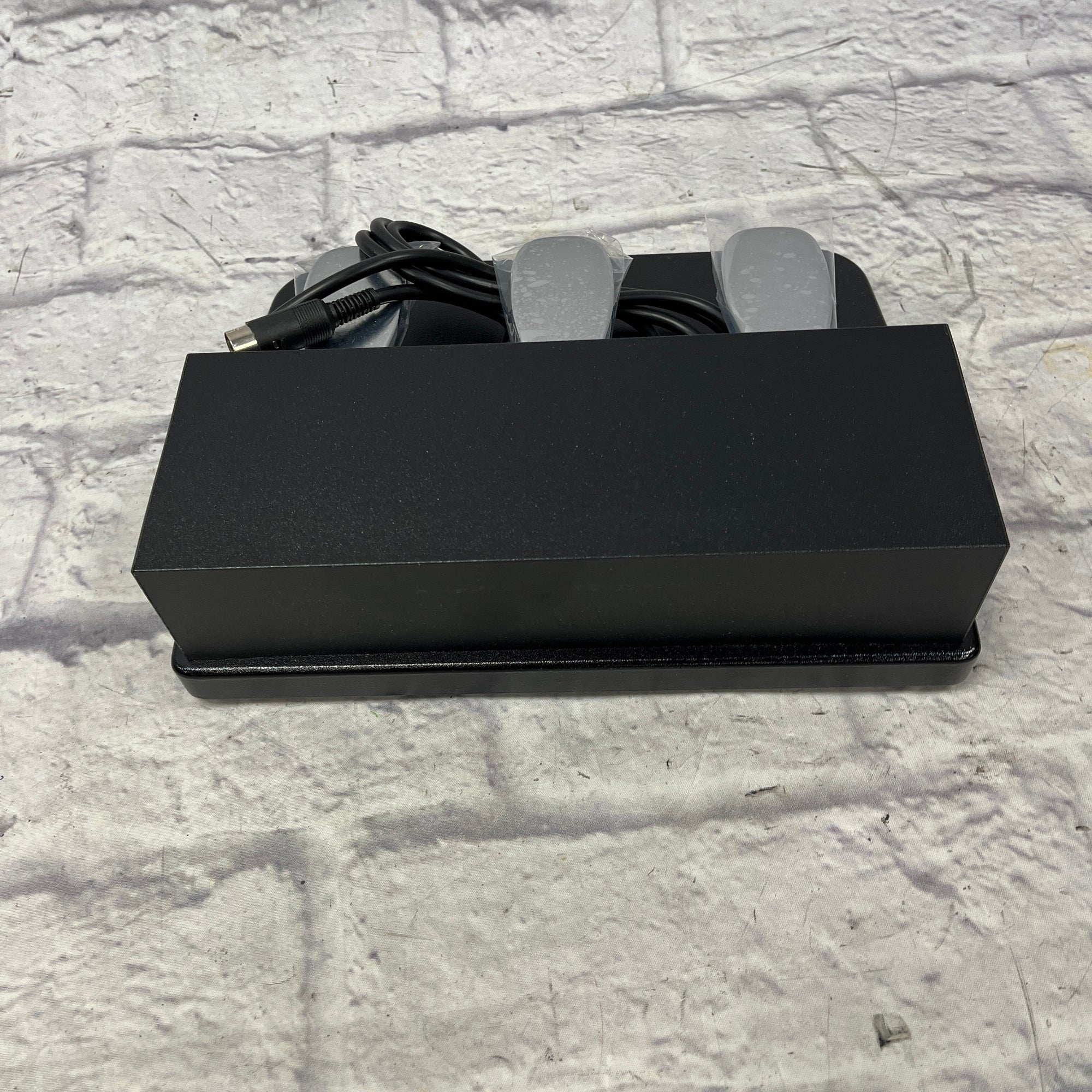 ATNEDCVH P3-R1-B Keyboard 3 Pedal