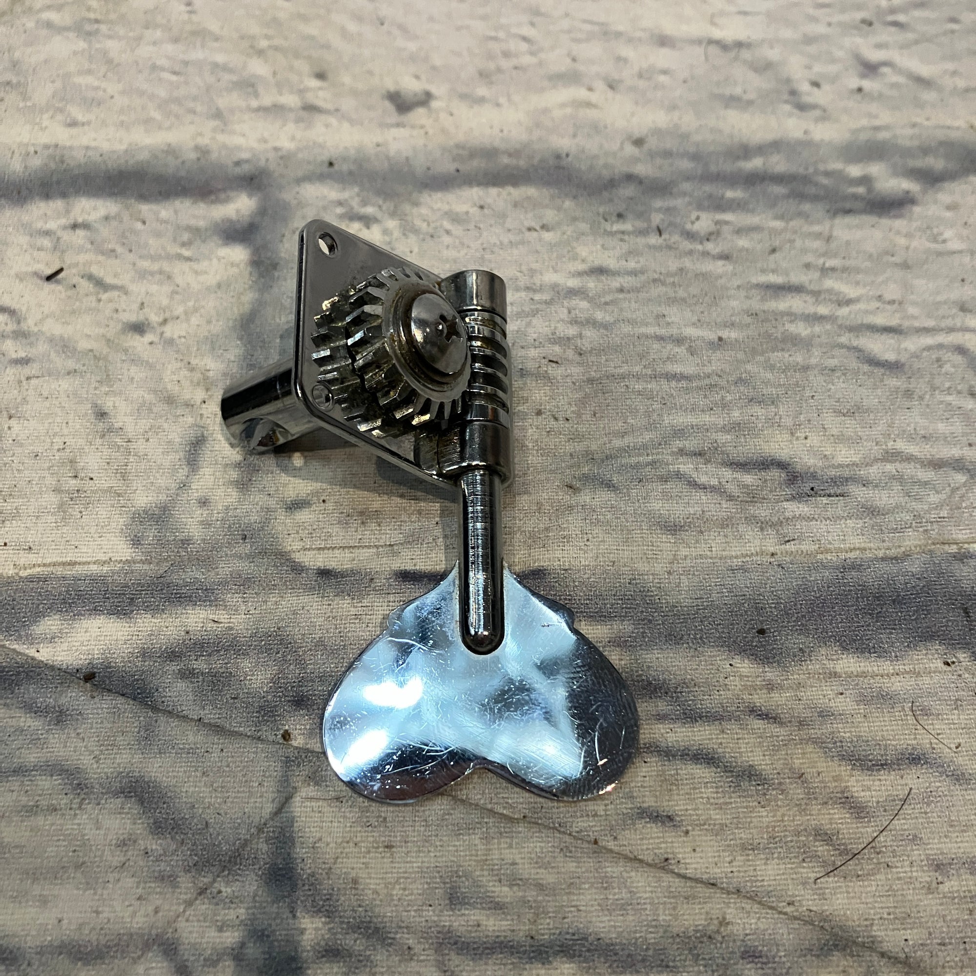 Ibanez Roadstar II Heart Bass Tuner