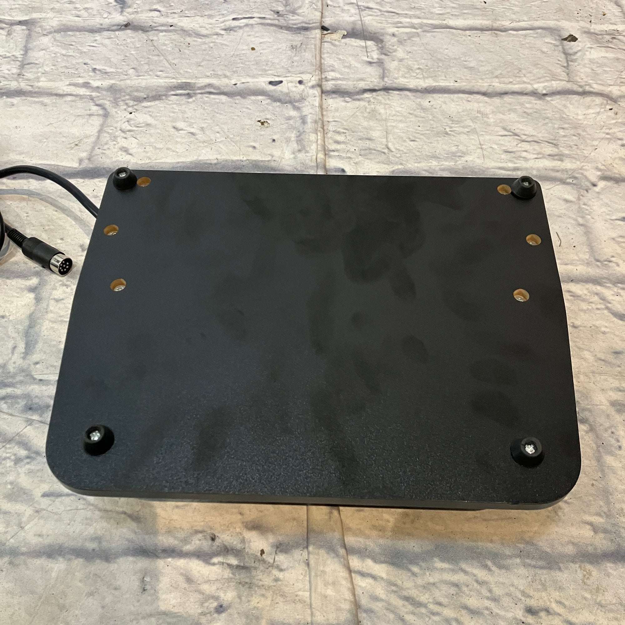 Unknown Keyboard Triple Pedal Controller