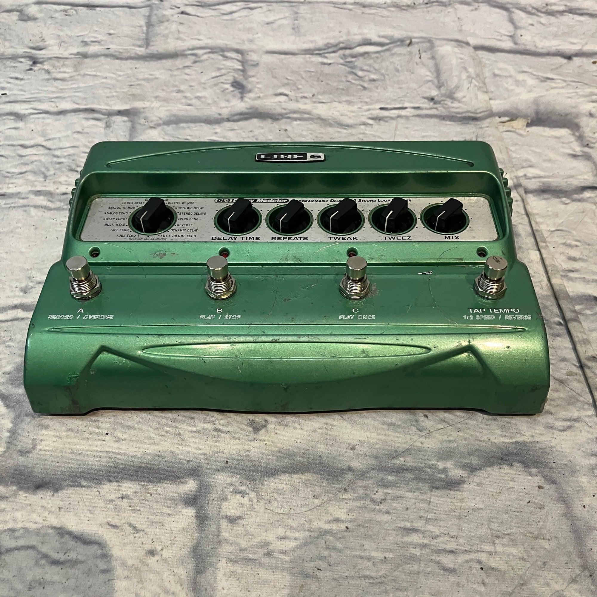Line 6 DL4 Delay Modeler Pedal W/Box