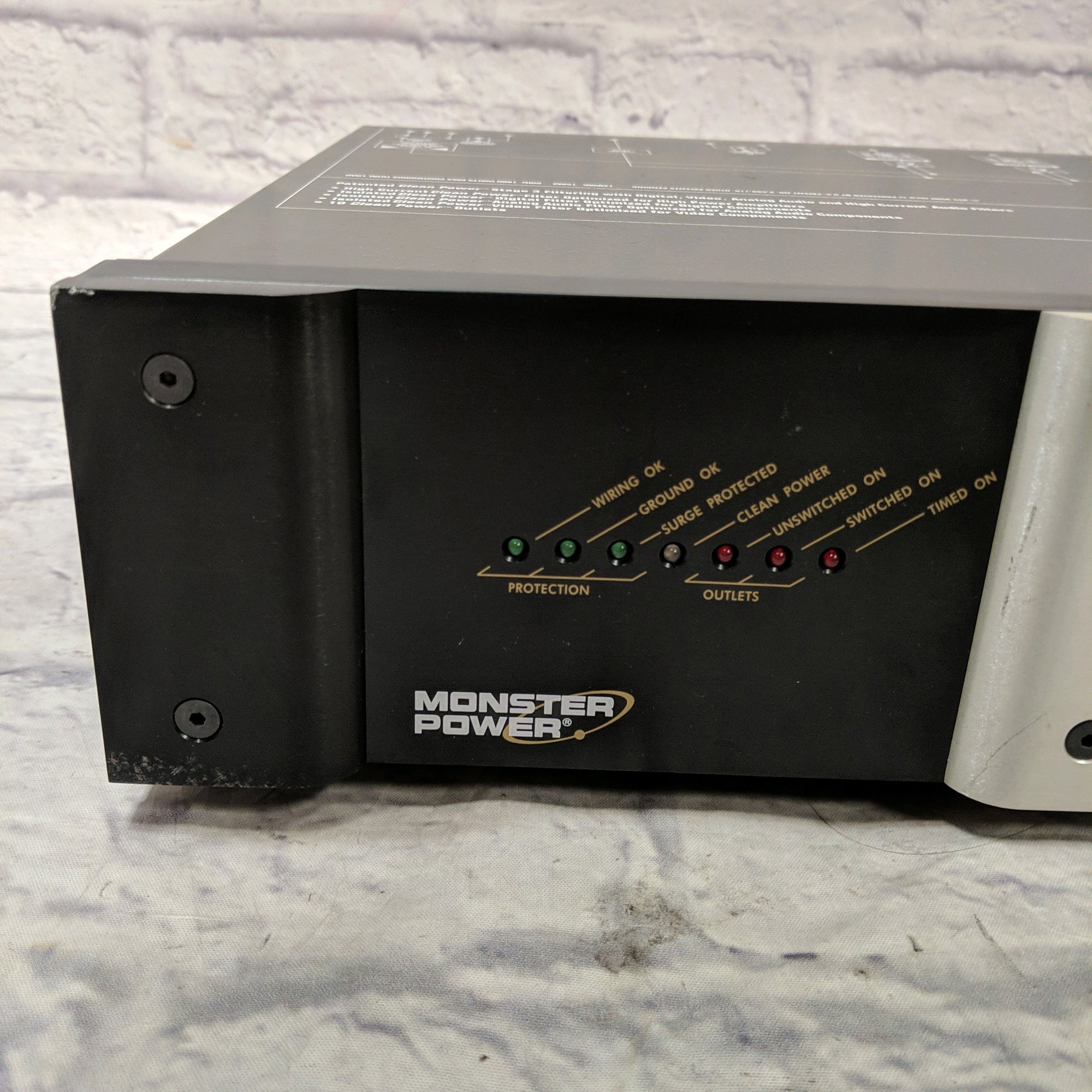 Monster Power HTS-3500 Power Center Power Conditioner