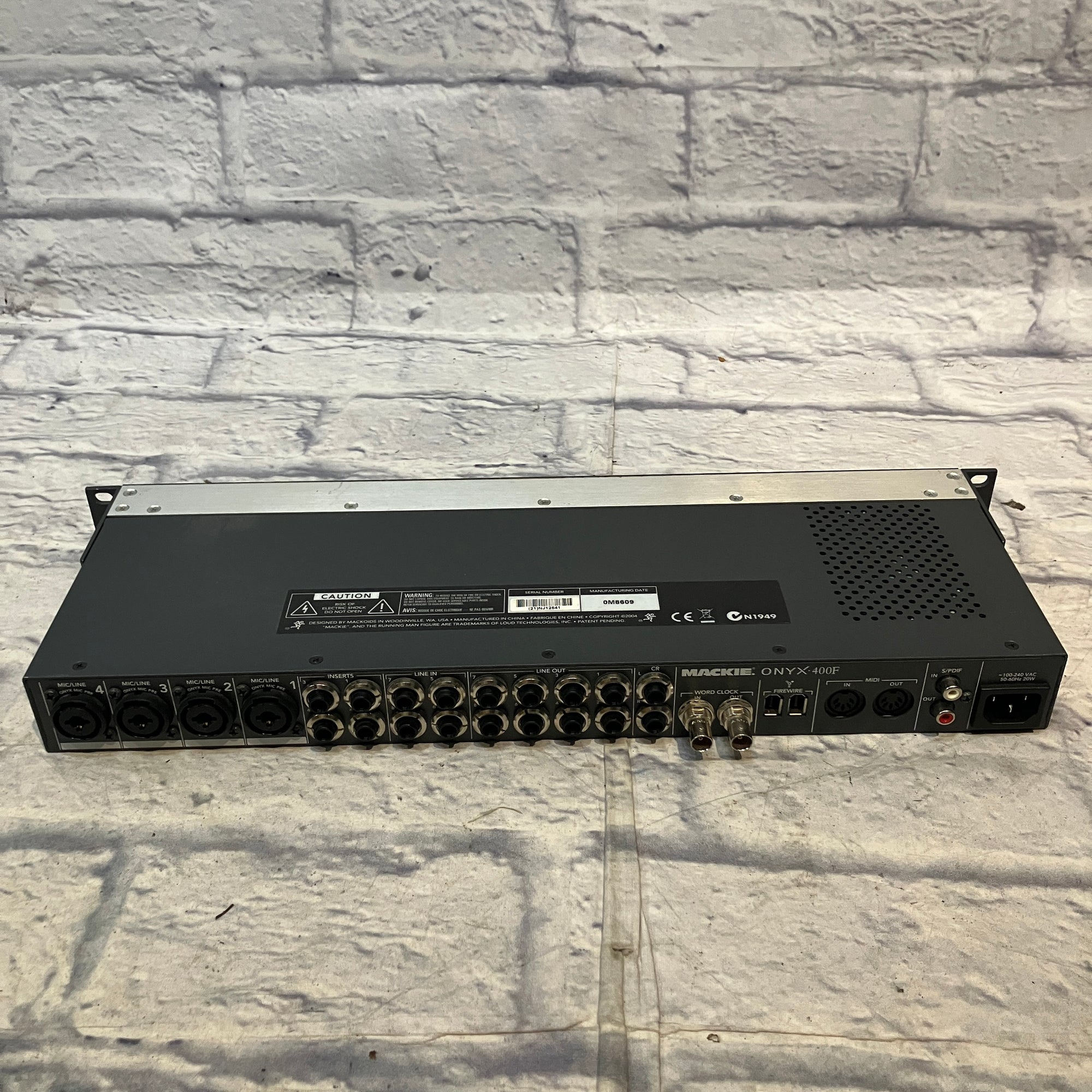 Mackie ONYX 400F Recording Preamp  Rack Patchbay