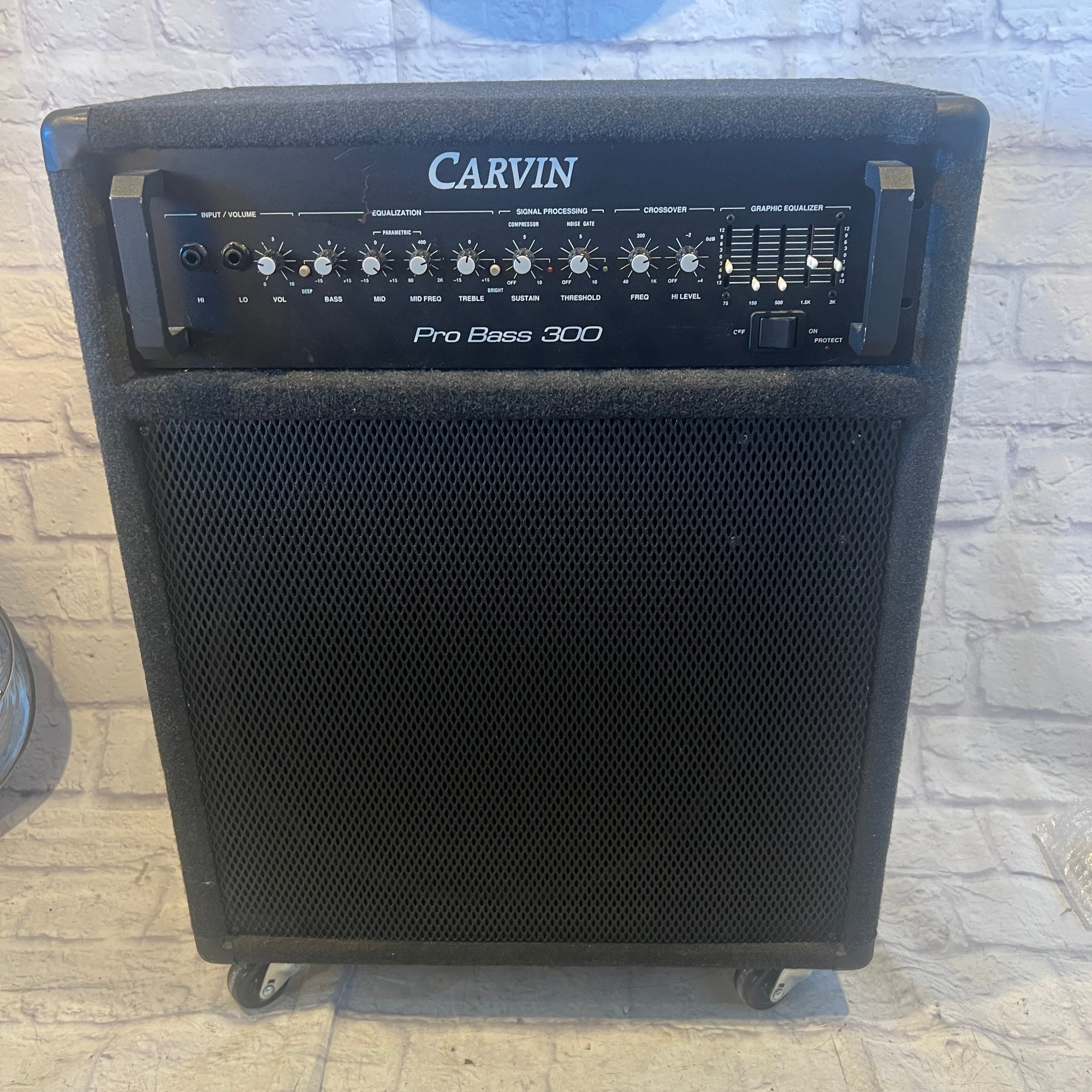 Carvin Pro Bass 300 1x15 Combo Amp Bass