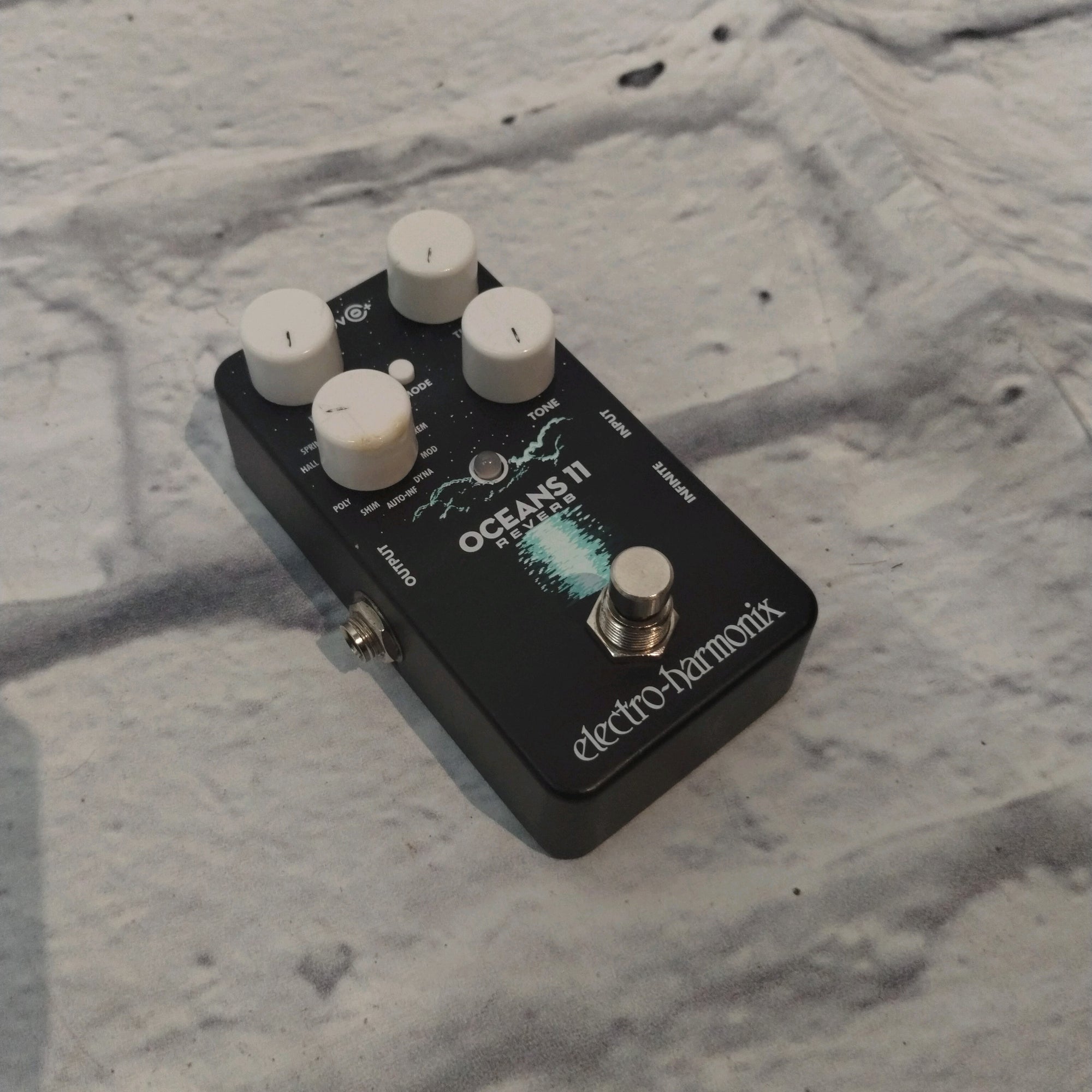 Electro-Harmonix Oceans 11 Reverb Pedal