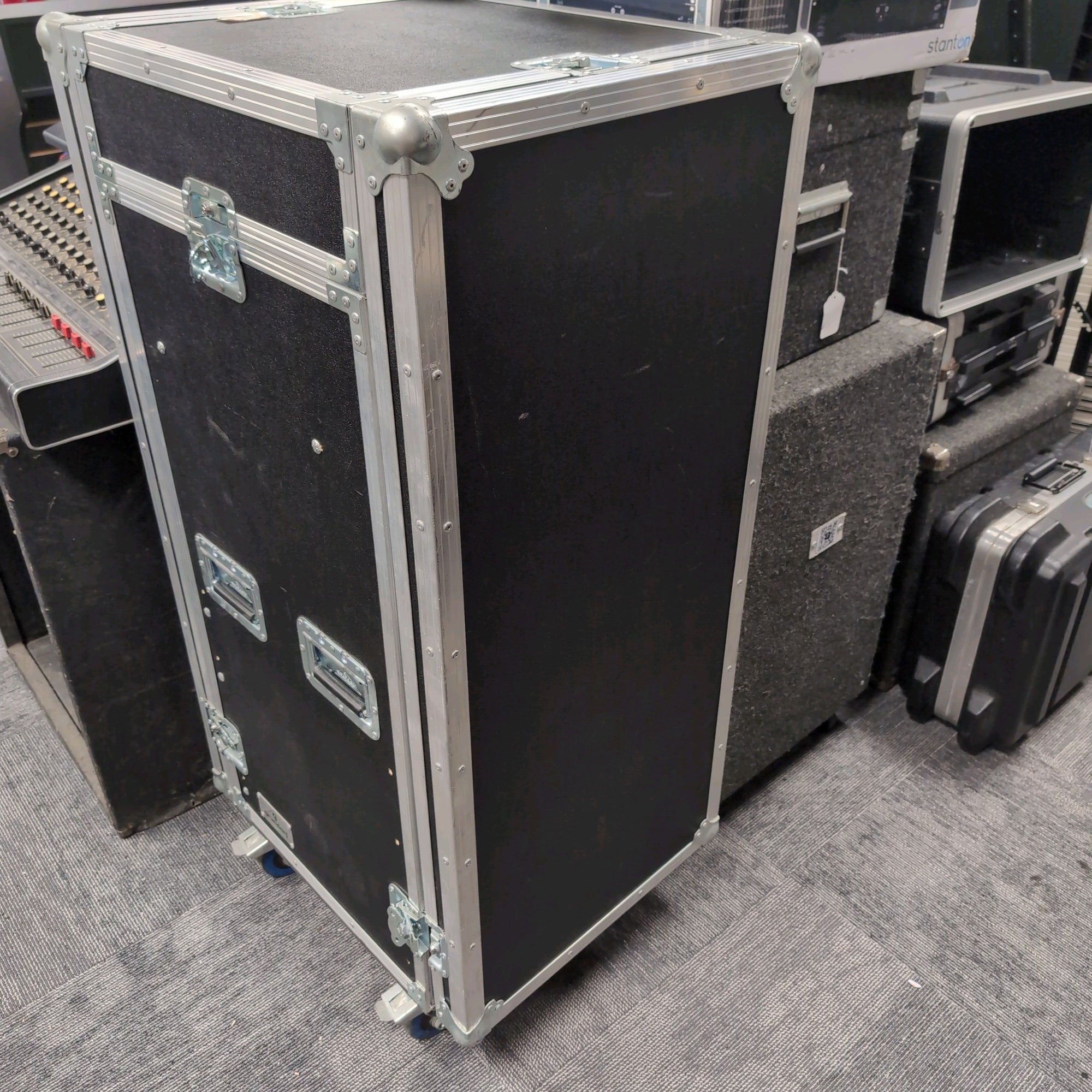 Grundorf T8 Combo 18C Large Rolling Rack Case