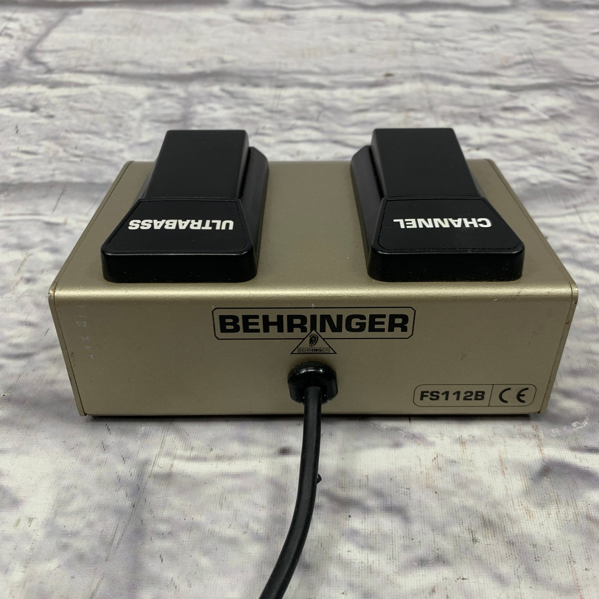 behringer foot pedals Behringer FS112B Two-Button Footswitch - Channel Ultrabass 1/4" TRS