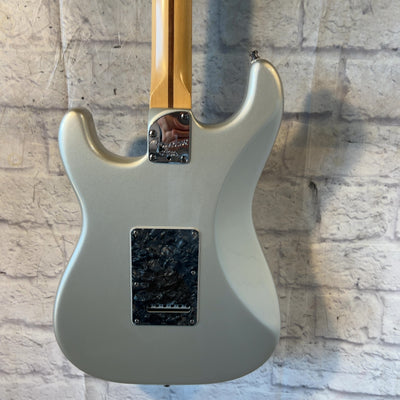 Fender 2004 American De;luxe Stratocaster Silver with Case Electric Guitar