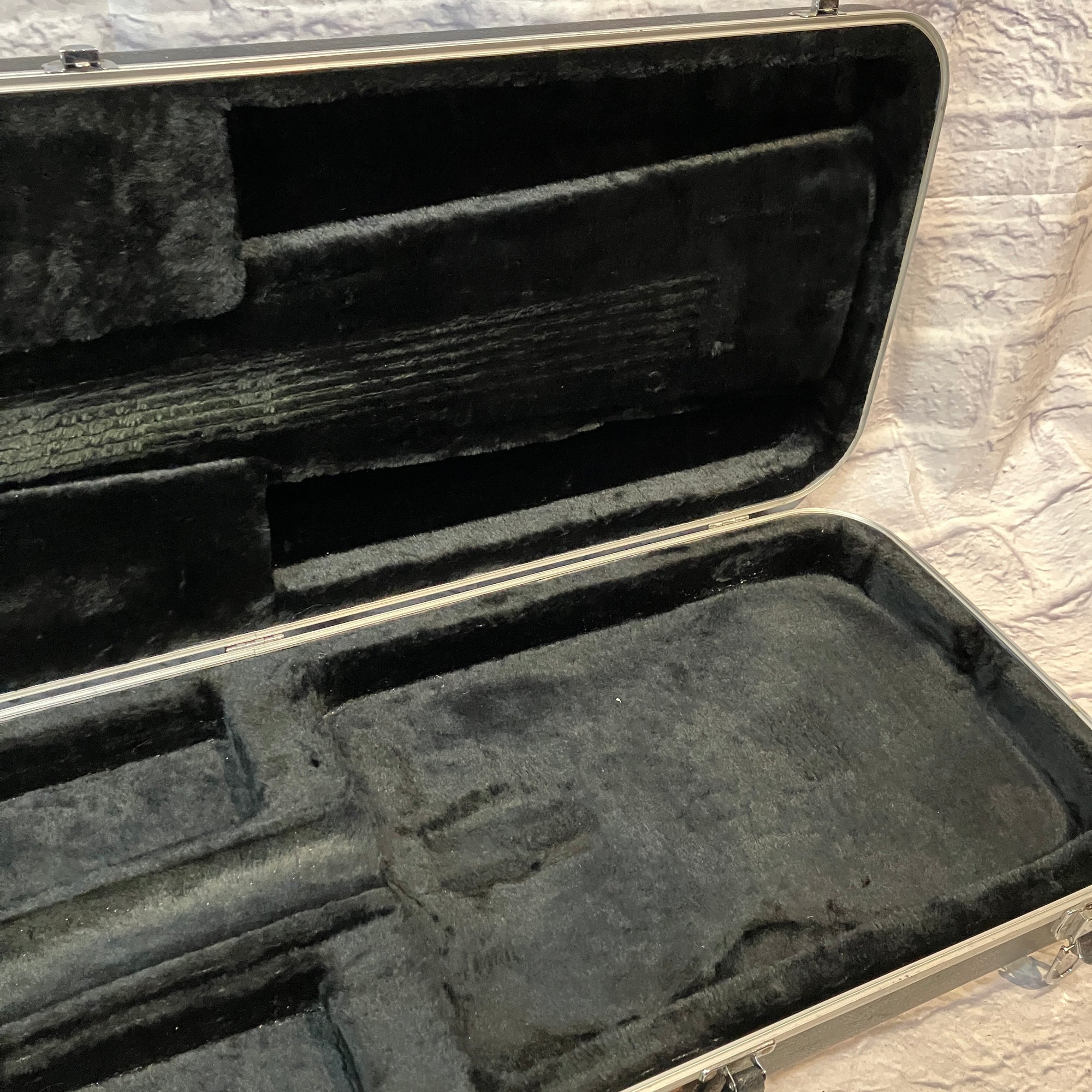 Gator Molded Electric Hard Case - Cracked
